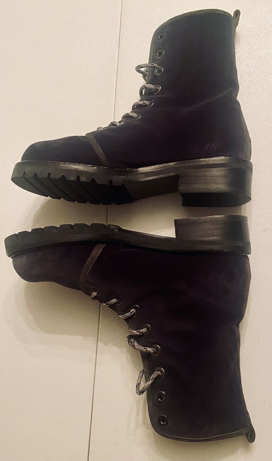 Stuart Weitzman Stuart Weitzman Metermaid Deep Purple Velvet Combat Boot 5.5 Size US 5.5 / IT 35.5 - 5 Thumbnail