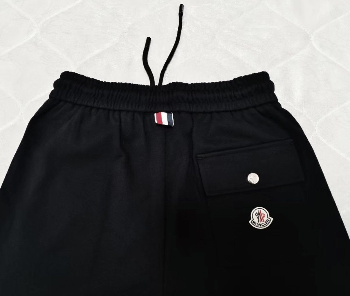 Moncler Authentic Moncler felt patch sweatpants Size US 32 / EU 48 - 4 Thumbnail