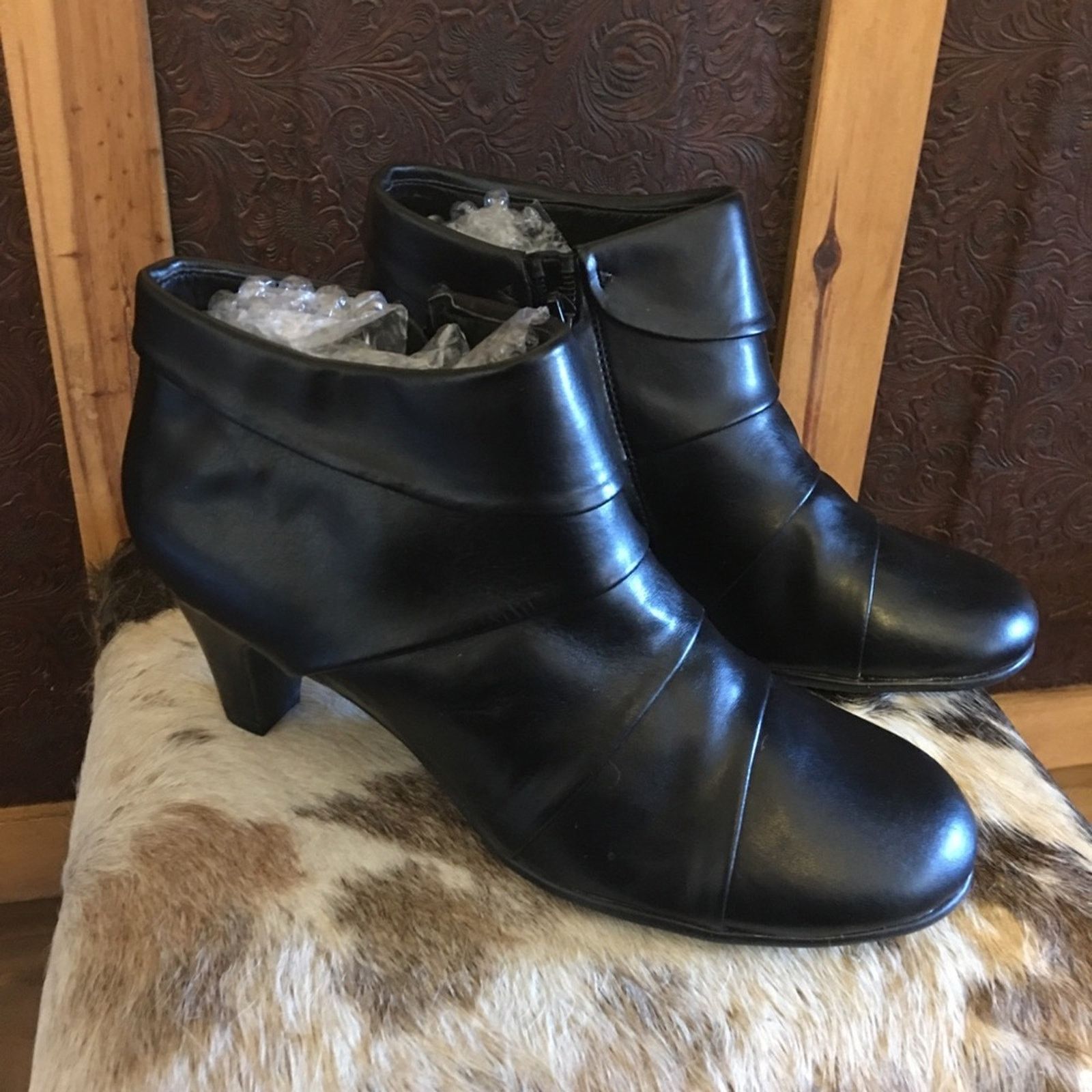 Other Aerosoles black play pleat heeled ankle bootie 7M Size US 7 / IT 37 - 1 Thumbnail