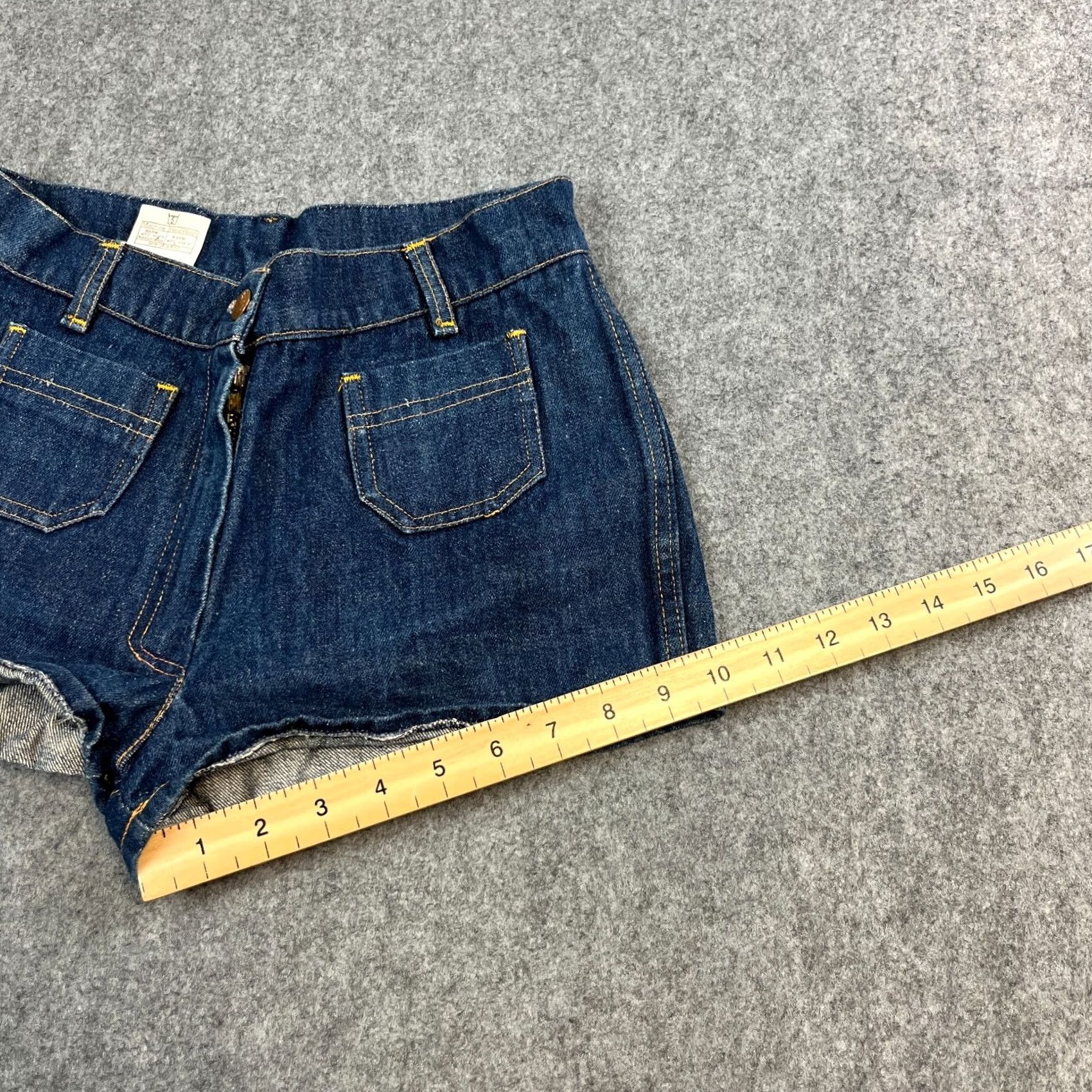 Vintage VINTAGE St Bernard Denim Shorts Womens 26 Blue 5-Pocket Cut-Off Jeans Ireland Made W26 UK 6 Size 28" / US 6 / IT 42 - 4 Thumbnail