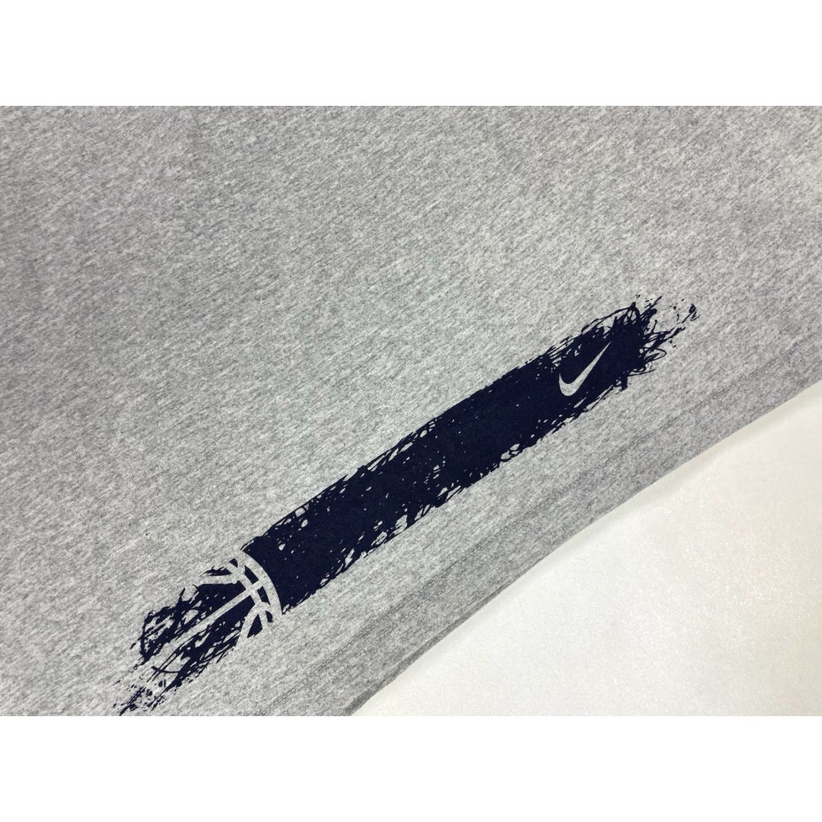 Nike VINTAGE Nike Hoop Center Swoosh Graphic T-shirt Men XL Gray Sleeveless Size US XL / EU 56 / 4 - 4 Thumbnail