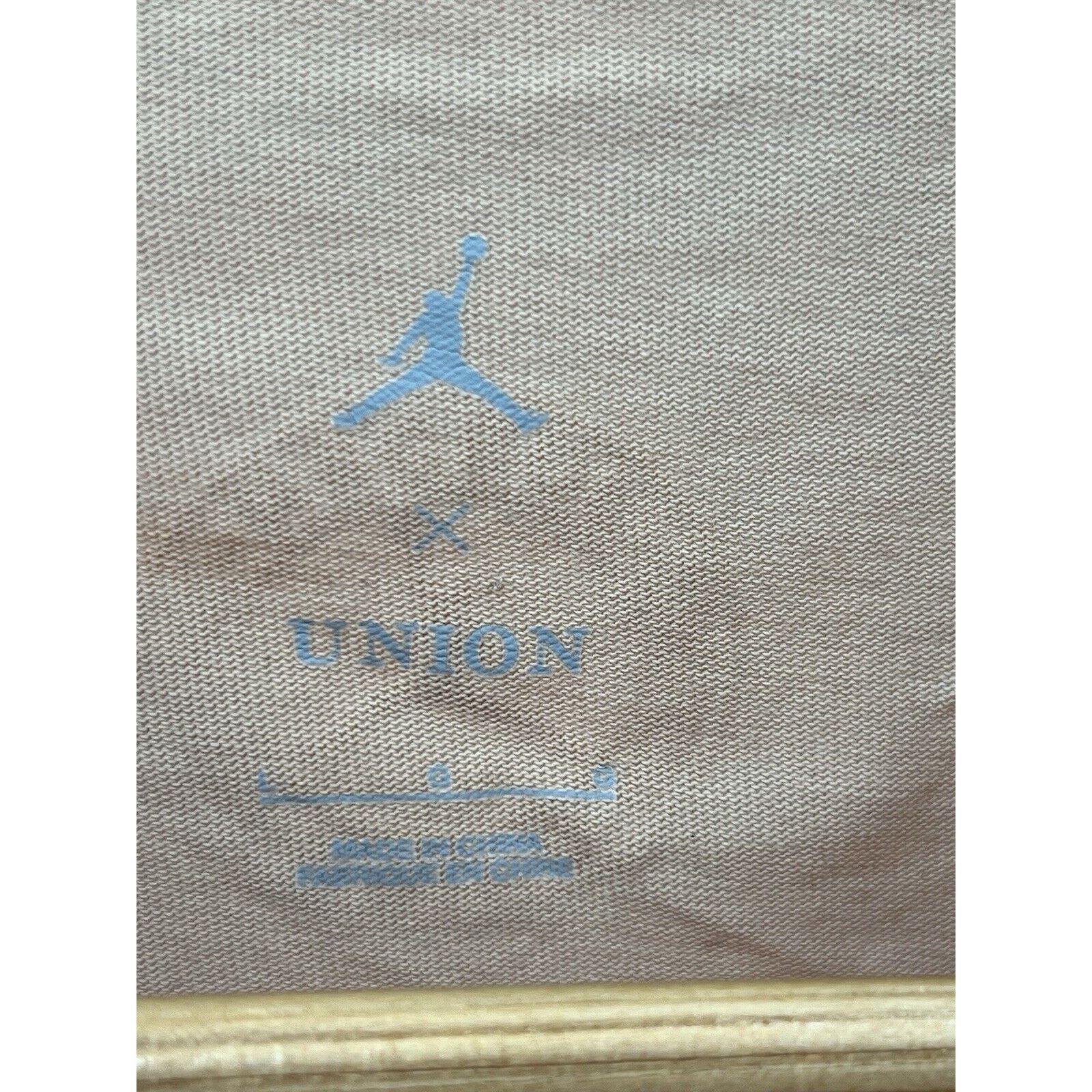 Jordan Brand Air Jordan Union Beige Sample T-Shirt Size Large DV7341-296 Size US L / EU 52-54 / 3 - 3 Thumbnail