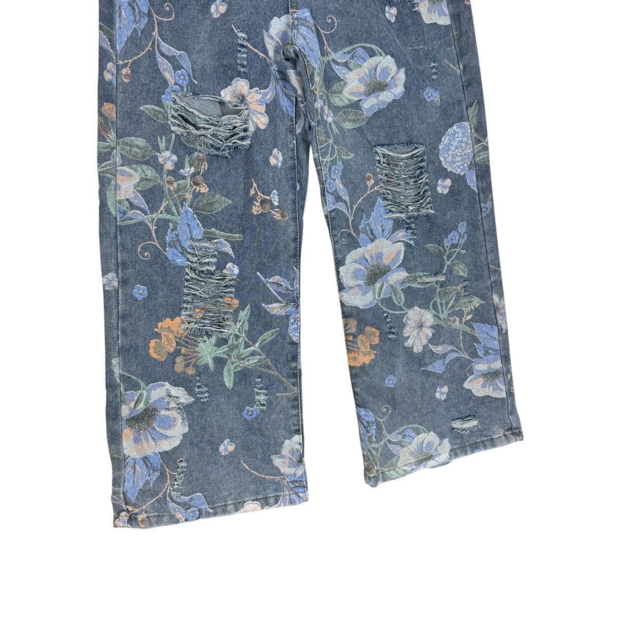 Japanese Brand ☀️HIGH WAISTED FLORAL DISTRESSED BAGGY JEANS Size US 30 / EU 46 - 7 Thumbnail