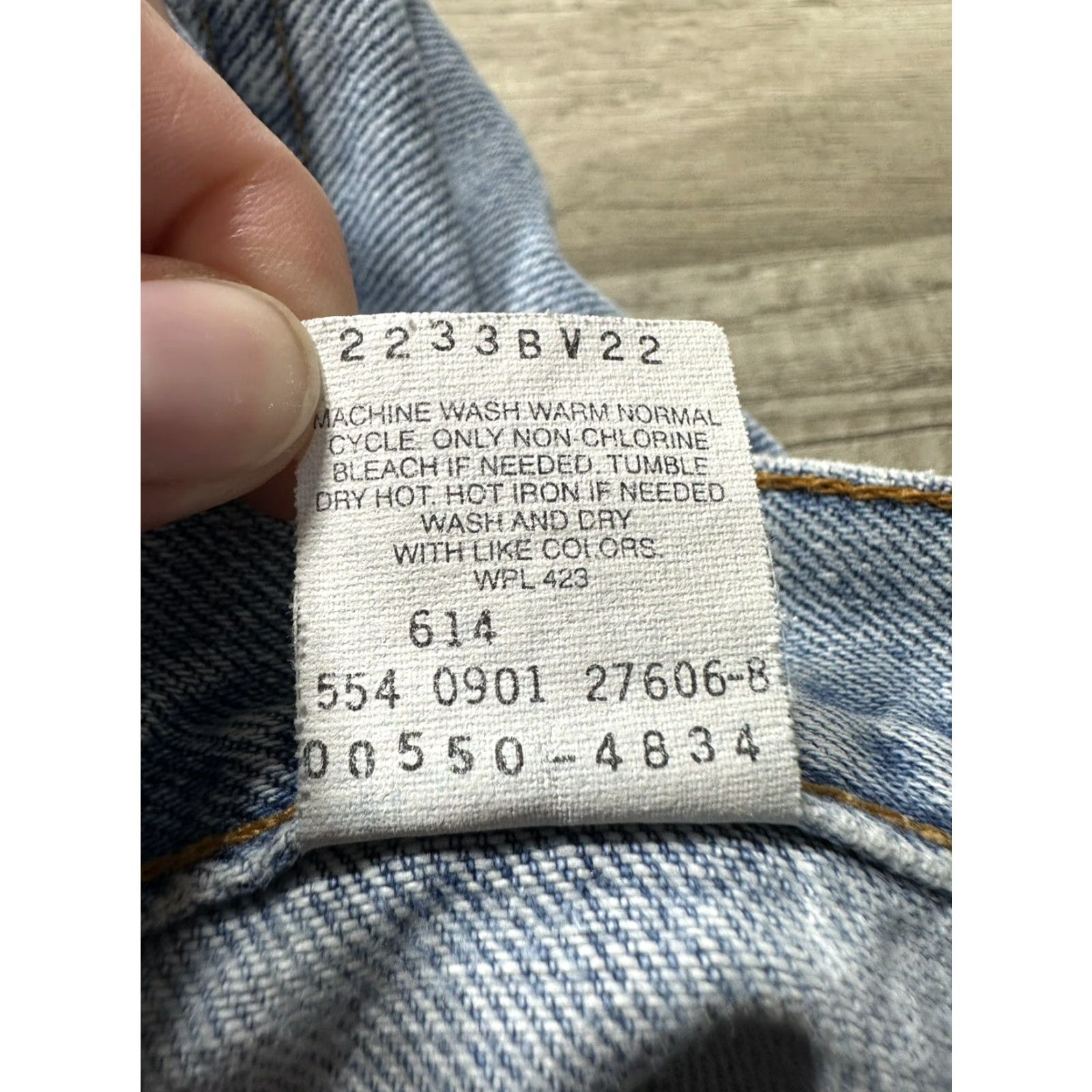 Levi's VINTAGE Levi’s 550 Jeans Straight Leg Relaxed Fit Light Wash 35 X 28.5 Mens Levi's 550 80s 90s Grunge Logo USA Jeans Size US 35 - 5 Thumbnail