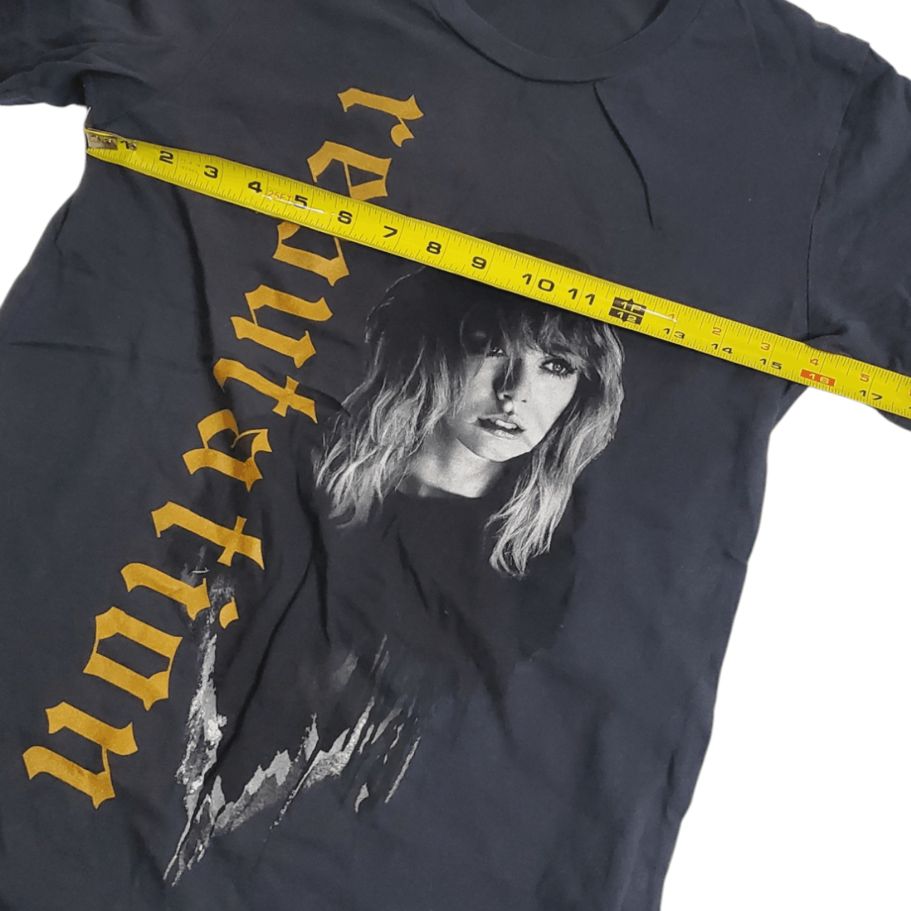 Vintage Taylor Swift Reputation Tour T-Shirt Size S / US 4 / IT 40 - 6 Thumbnail