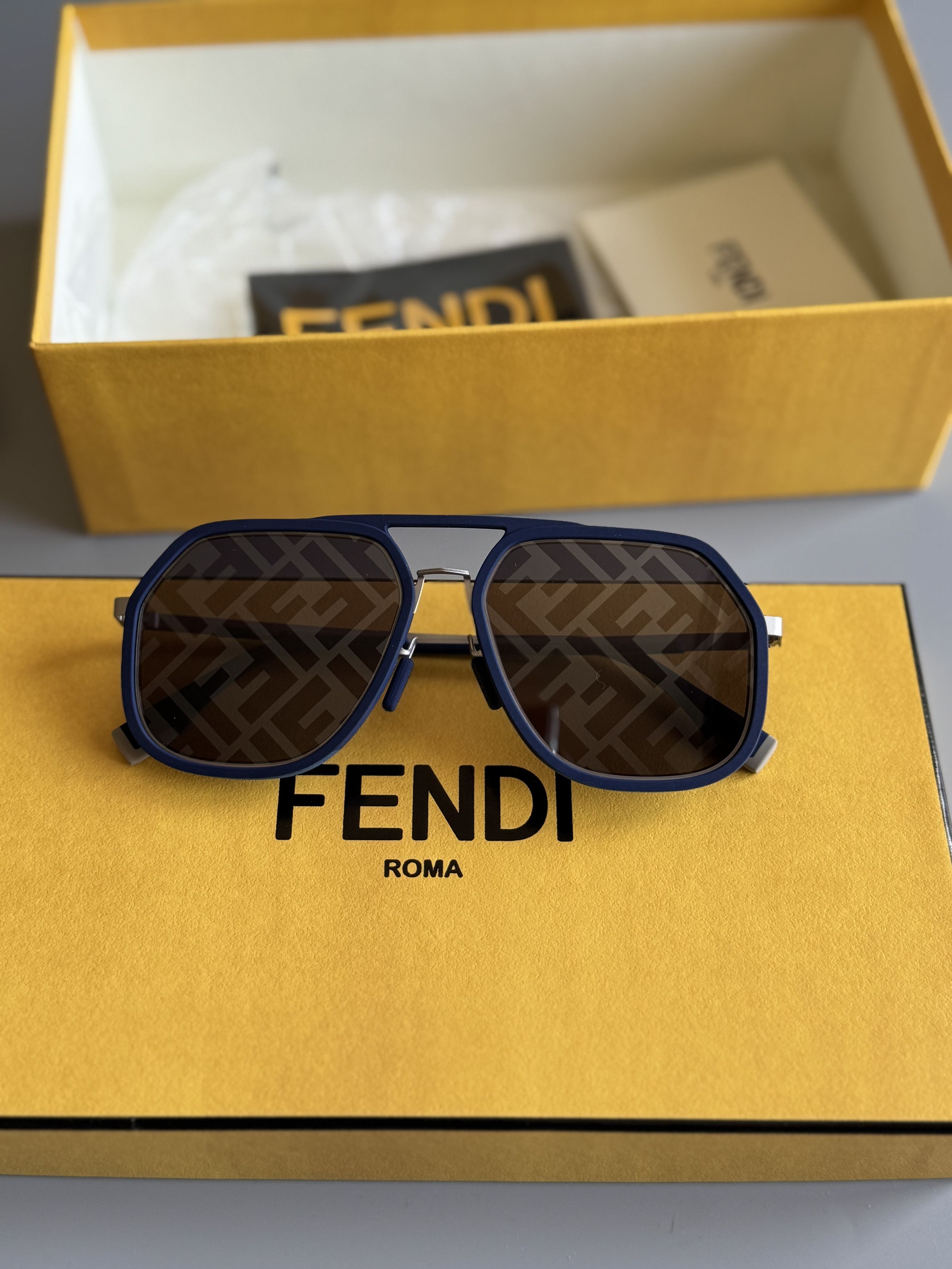 Fendi Fendi Sunglasses Size ONE SIZE - 1 Thumbnail