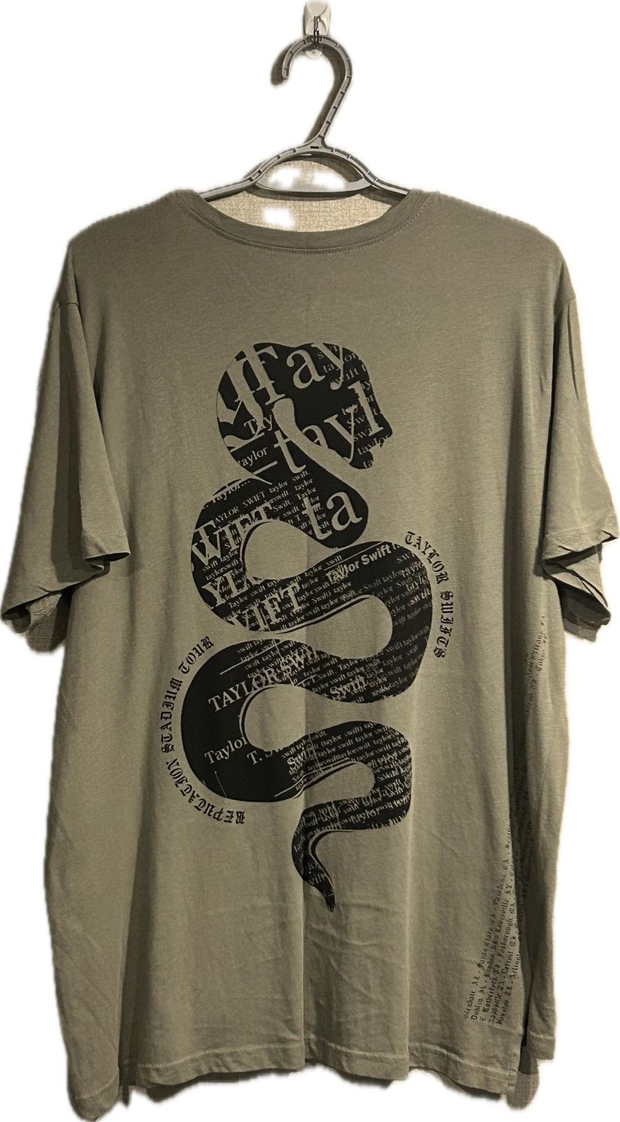 Other Taylor Swift Snake Graphic T- shirt. OBO Size S / US 4 / IT 40 - 2 Thumbnail