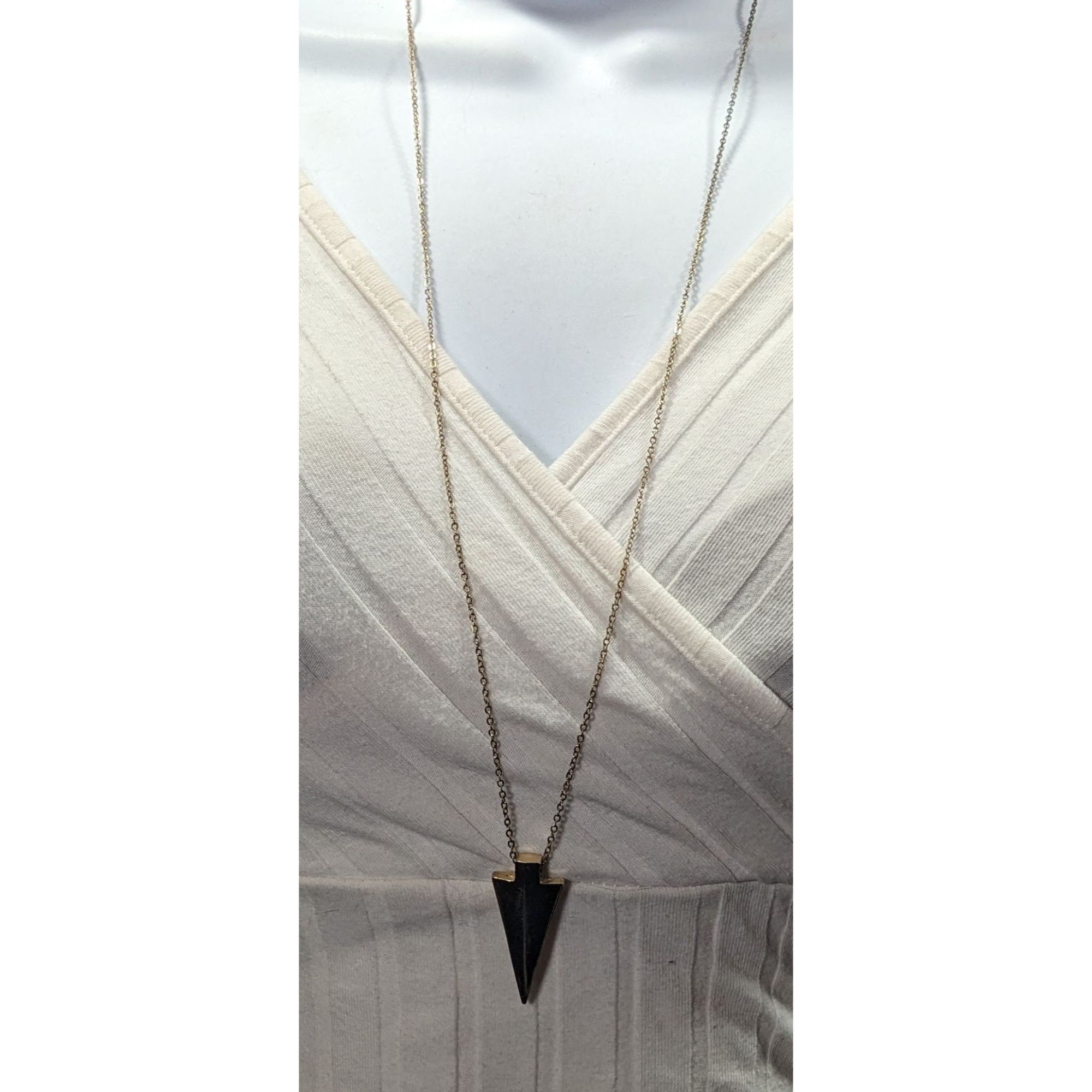 Other Modern Arrow Shaped Gold Tone Pendant Necklace Size ONE SIZE - 5 Thumbnail