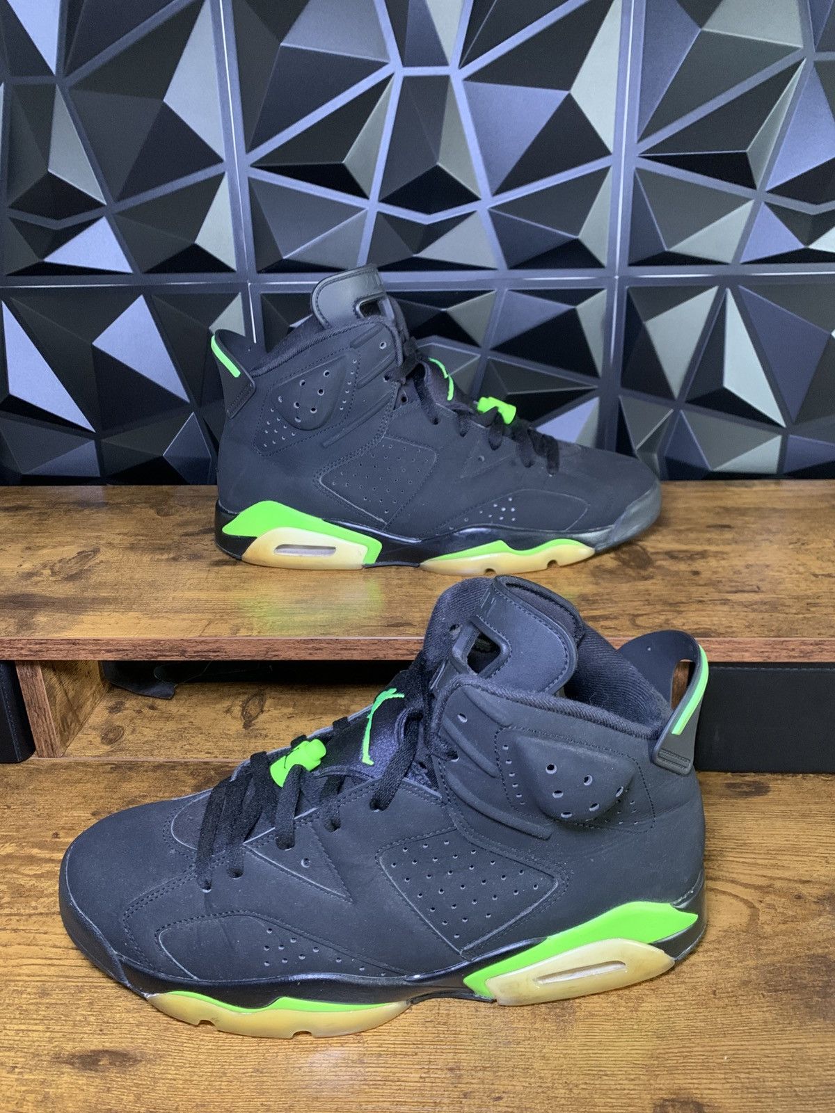 Jordan Brand Jordan 6 Electric Green Size 11.5 Mens No Box Size US 11.5 / EU 44-45 - 1 Thumbnail