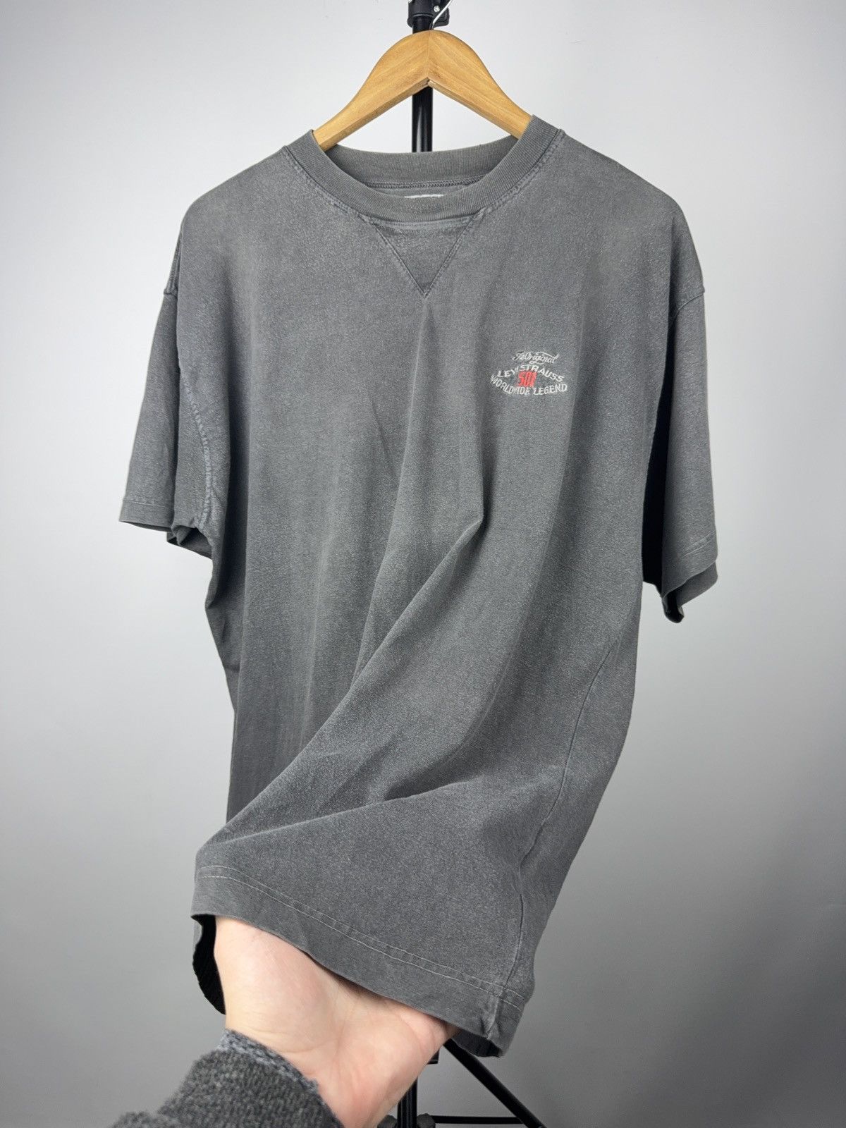 Levi's Vintage Clothing 00s Levi’s 501 Worldwide Legend Washed Grey Vintage Tee XL Size US XL / EU 56 / 4 - 2 Thumbnail