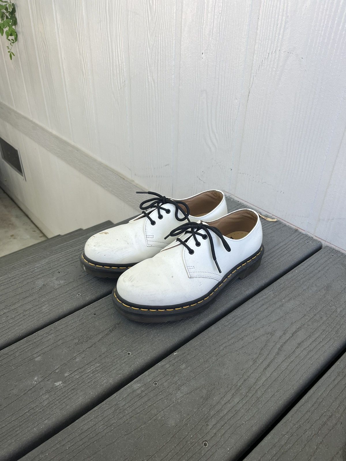 Dr. Martens Dr Martens White Smooth Leather Low Oxford Size US 7 / EU 40 - 1 Thumbnail