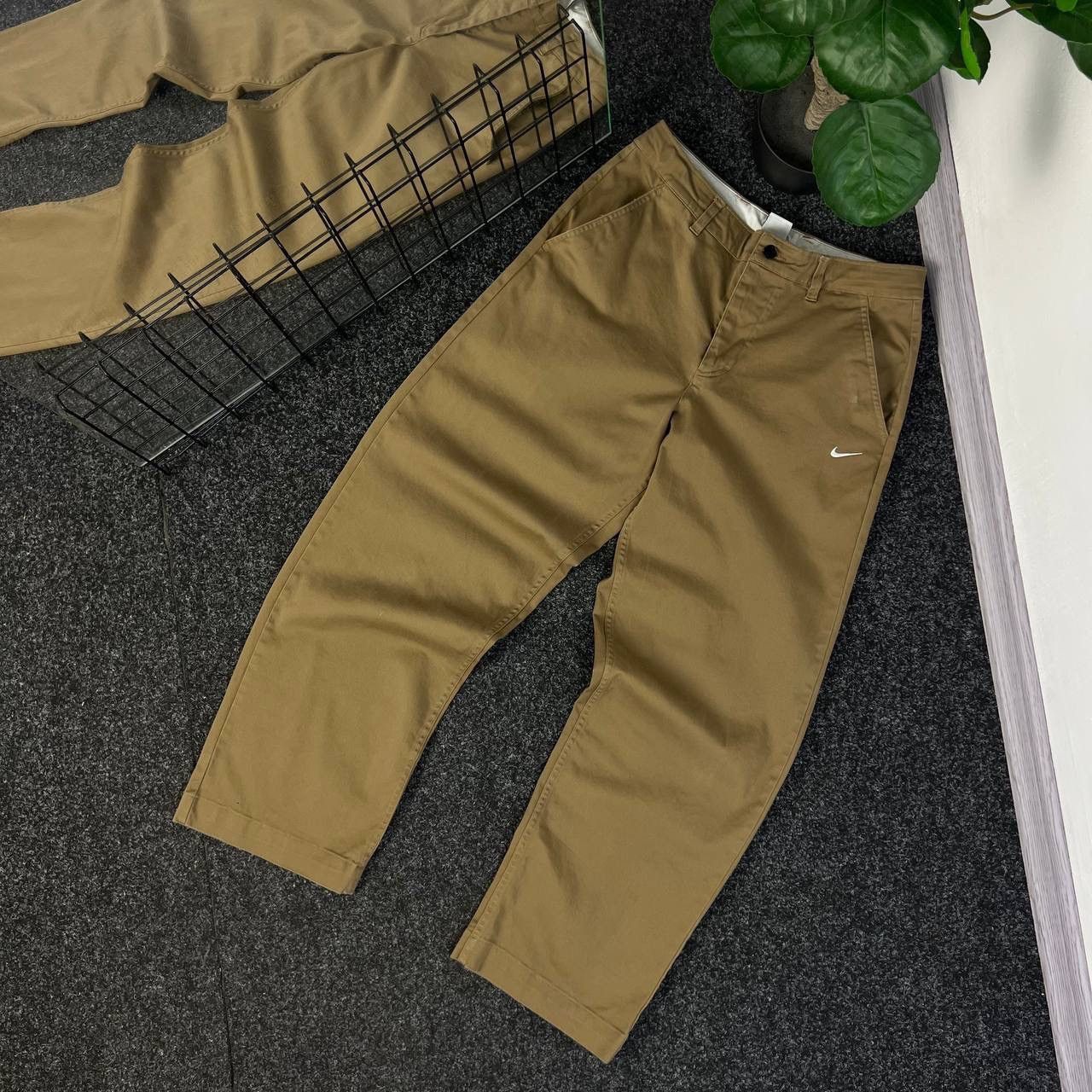 Nike Nike chinos pants casual old money preppy mini swoosh Size US 32 / EU 48 - 1 Thumbnail