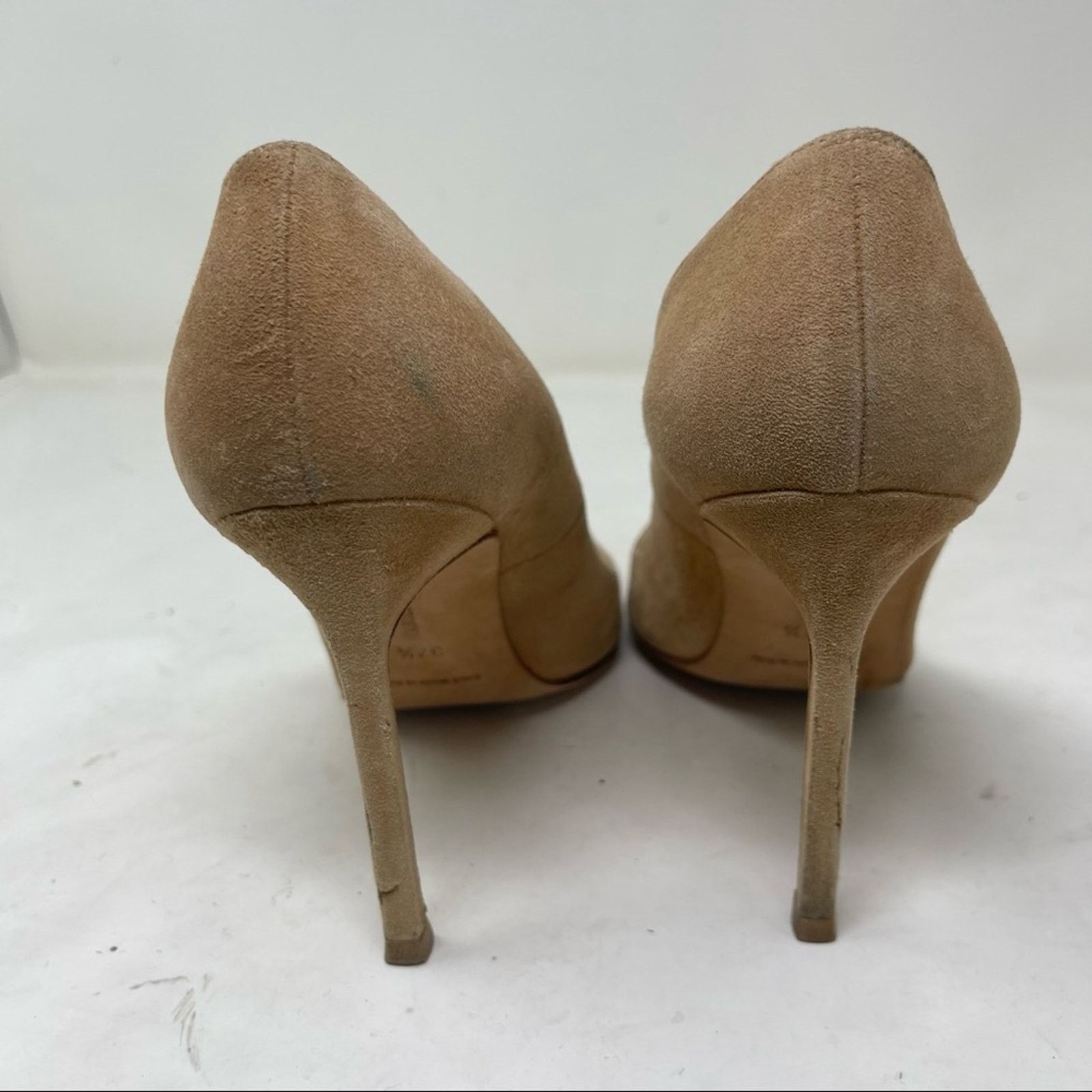Manolo Blahnik Manolo Blahnik Bb Stone tan Suede Pointed Toe Pumps 37.5 Size US 7.5 / IT 37.5 - 5 Thumbnail