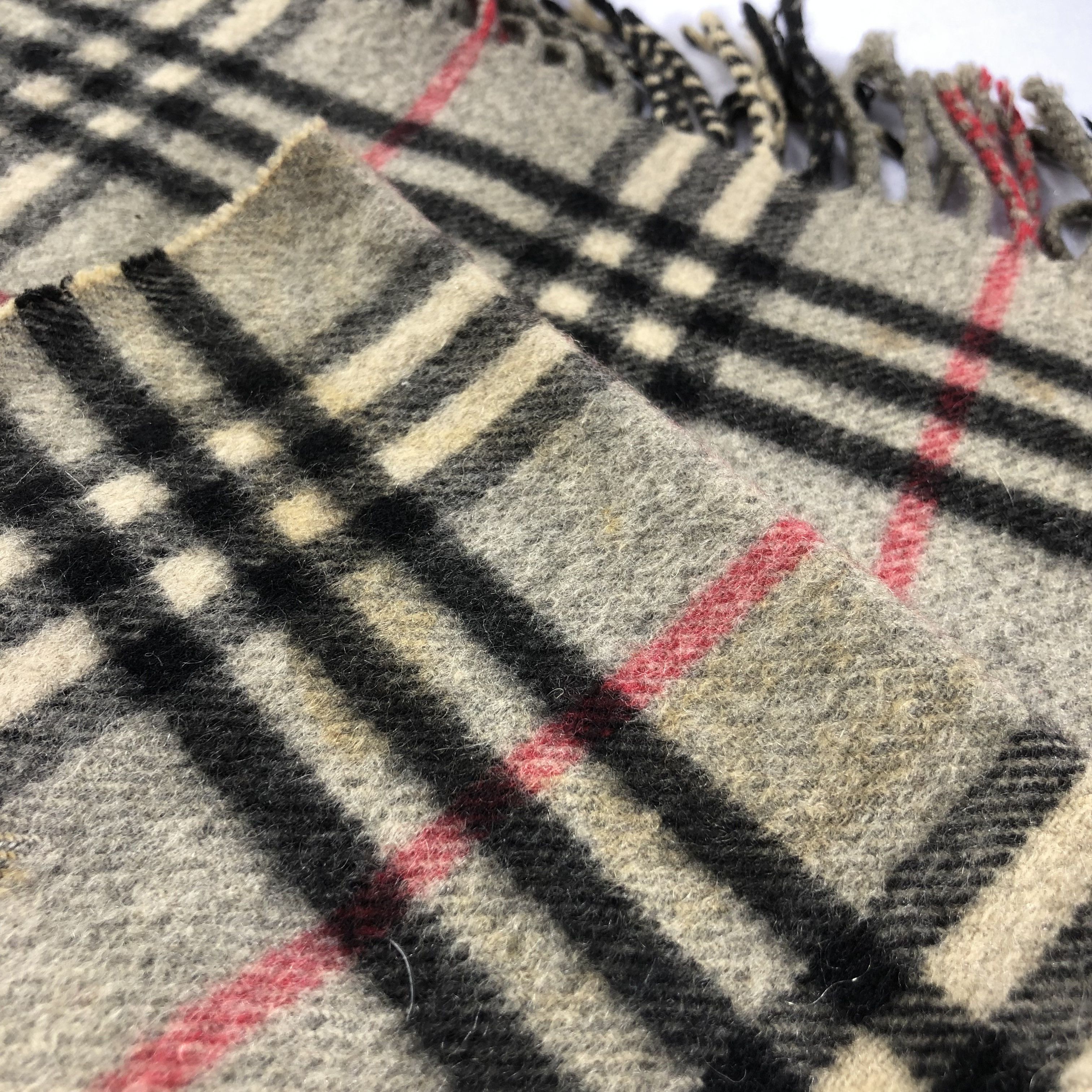 Burberry Burberry Grey Nova Check Cashmere Scarf Muffler V1448 Size ONE SIZE - 8 Thumbnail