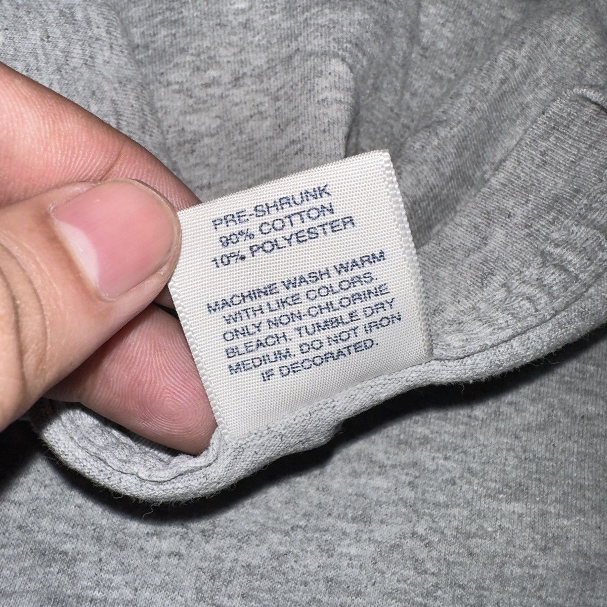 Supreme × Vintage 2001 Purple Paisley Box Logo tee Size US M / EU 48-50 / 2 - 5 Thumbnail