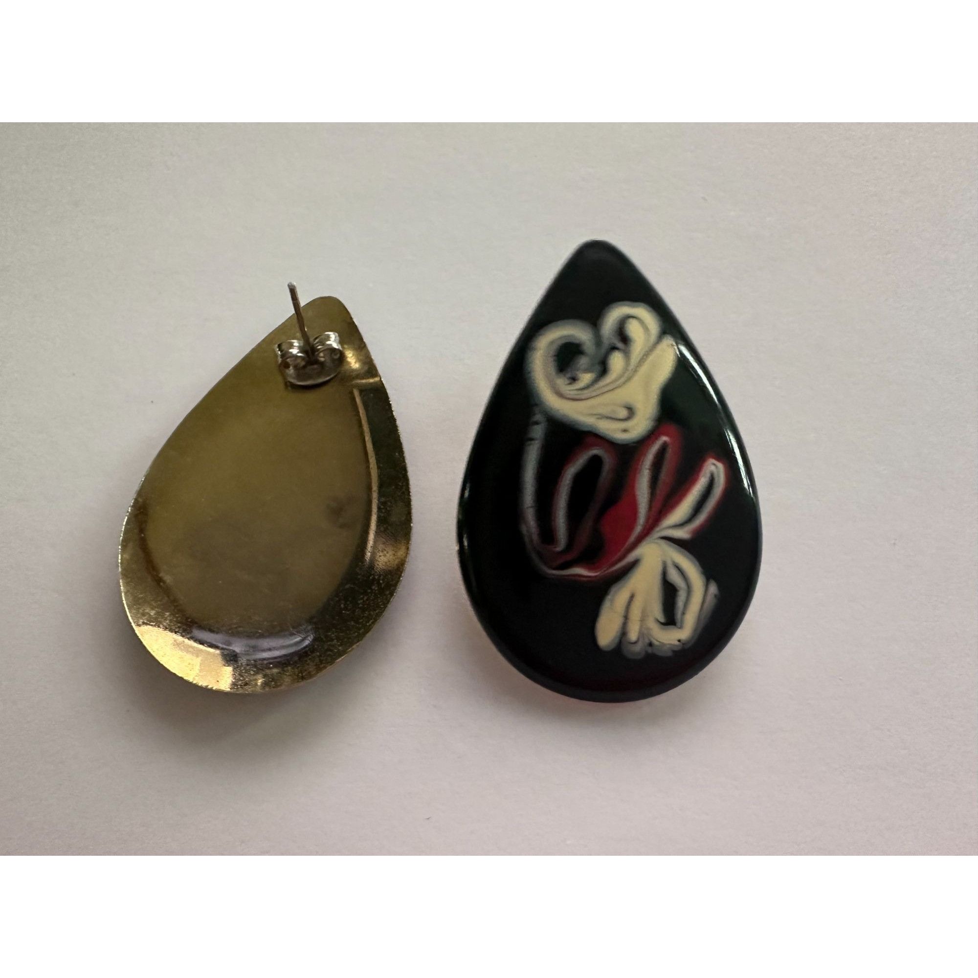 Other Women's Tear Drop Shaped Earrings with Swirl Design Size ONE SIZE - 8 Thumbnail