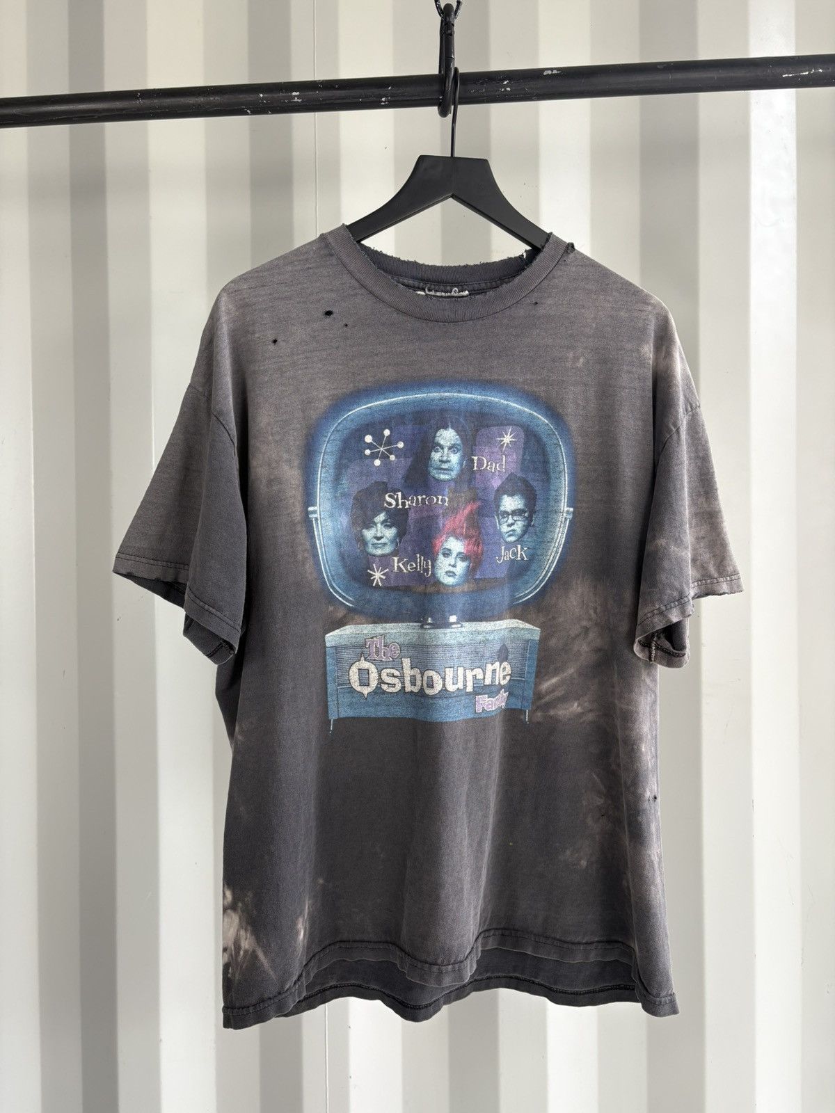 Vintage Vintage Osbourne Family Faded Distressed Shirt Band GRUNGE Size US XL / EU 56 / 4 - 1 Thumbnail