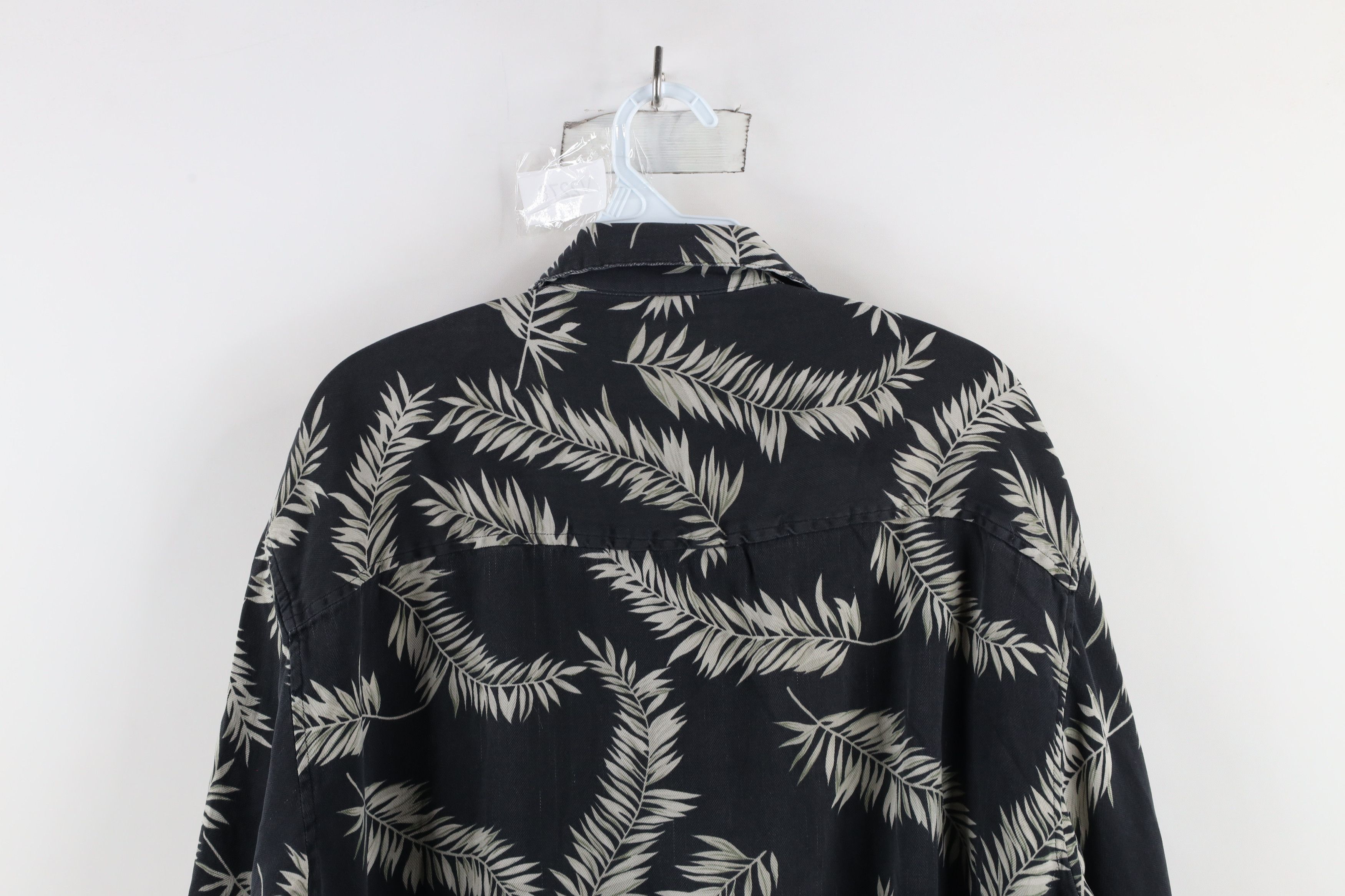 Vintage Vintage 90s Streetwear Palm Leaf Looped Collar Button Shirt Size US XL / EU 56 / 4 - 10 Thumbnail