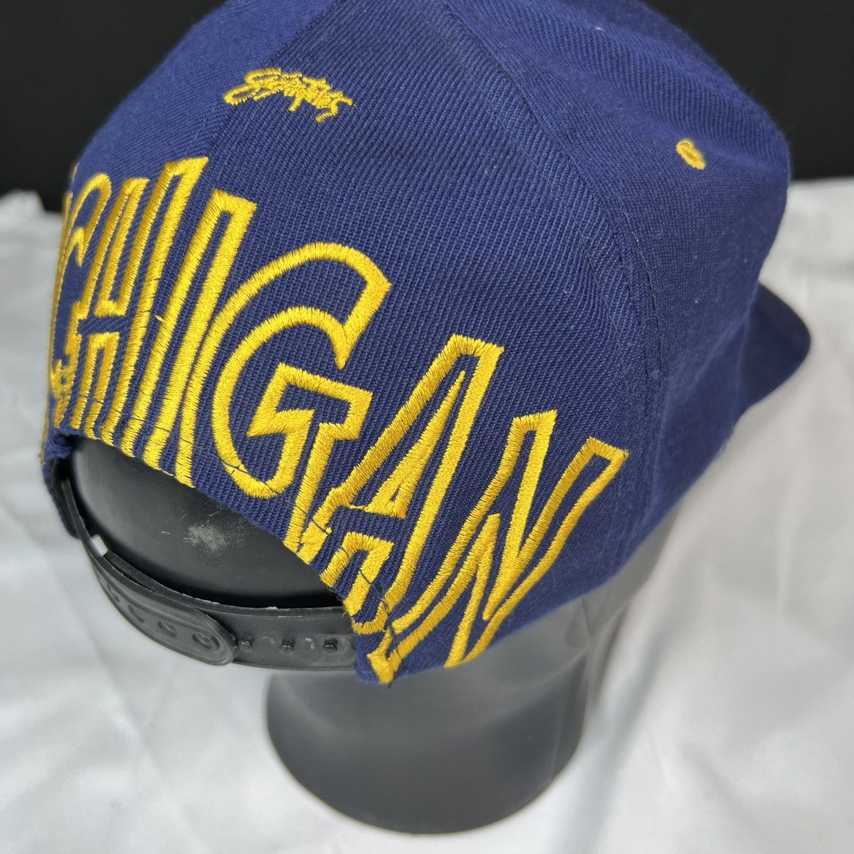 Signatures VINTAGE Signatures University of Michigan BIG LOGO Snapback Size ONE SIZE - 6 Thumbnail