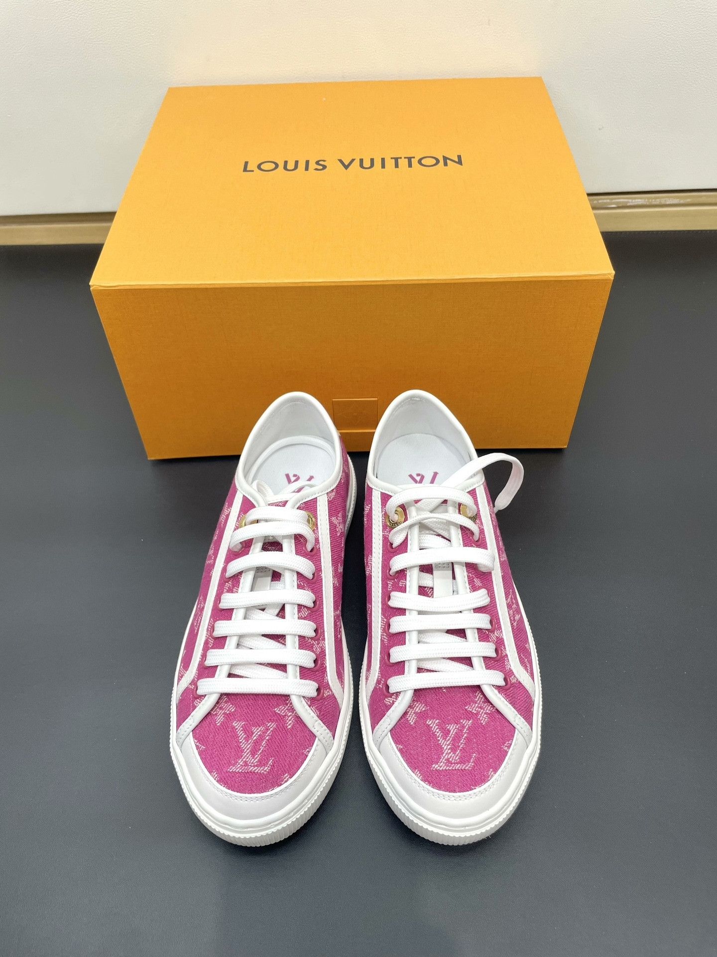 Louis Vuitton Louis Vuitton 2025 Monogram Denim Sneakers Size US 6 / IT 36 - 1 Thumbnail