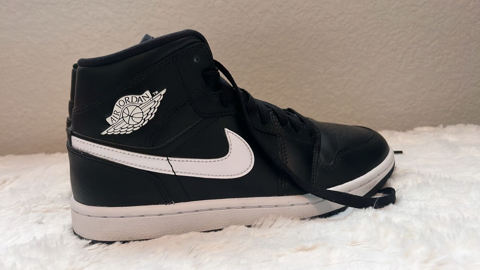 Jordan Brand JORDAN 1 MID BLACK WHITE Size US 7 / IT 37 - 1 Thumbnail