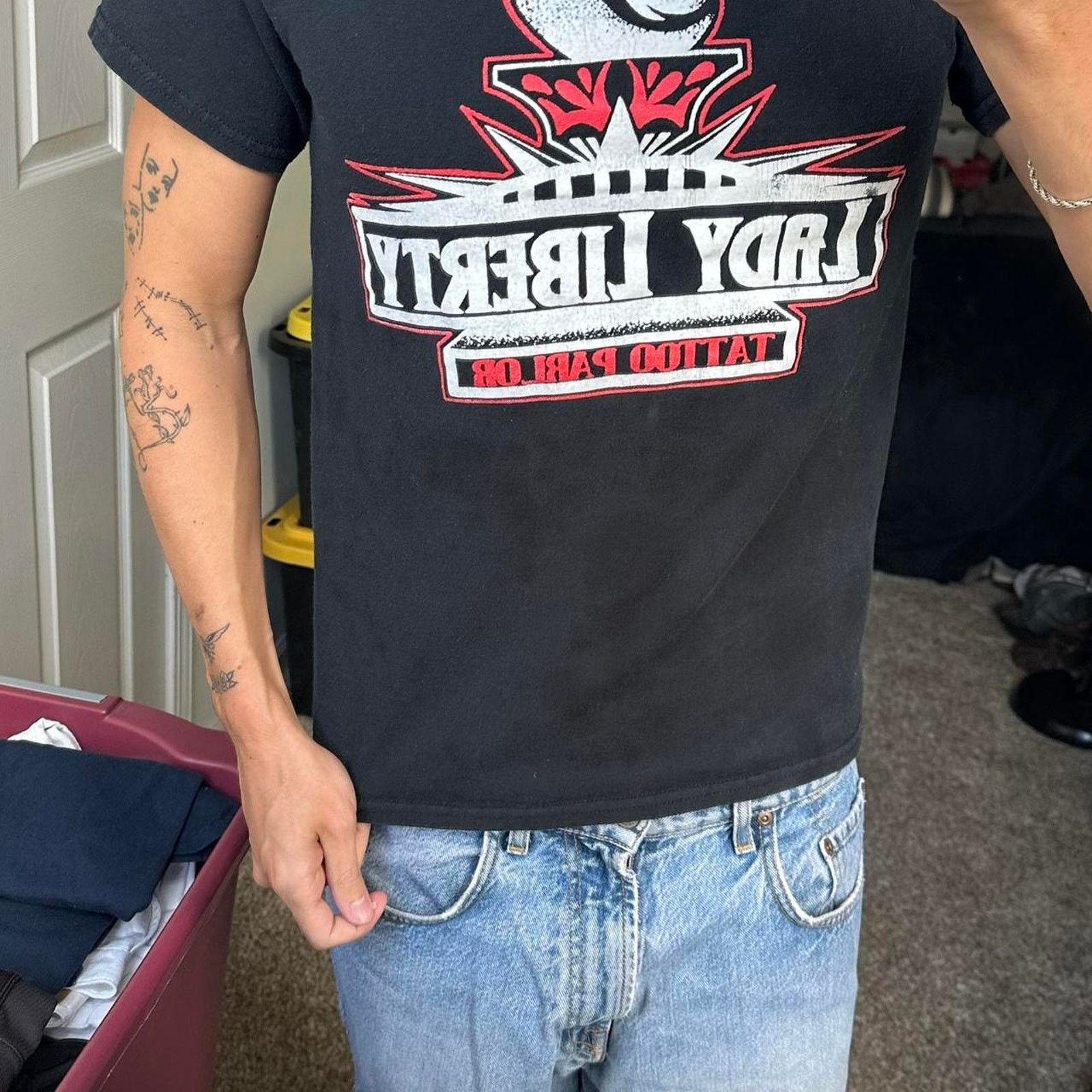 Vintage 2000s Vintage Tattoo Shop Parlor Faded Fityed Graphic Tee Size US S / EU 44-46 / 1 - 7 Thumbnail