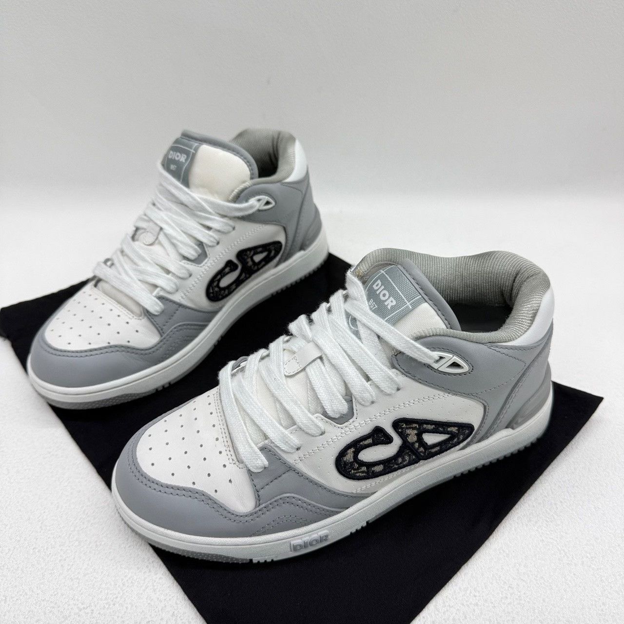 Dior Dior Printed White Lowtop Sneakers us_6 Women Size US 6 / IT 36 - 1 Thumbnail