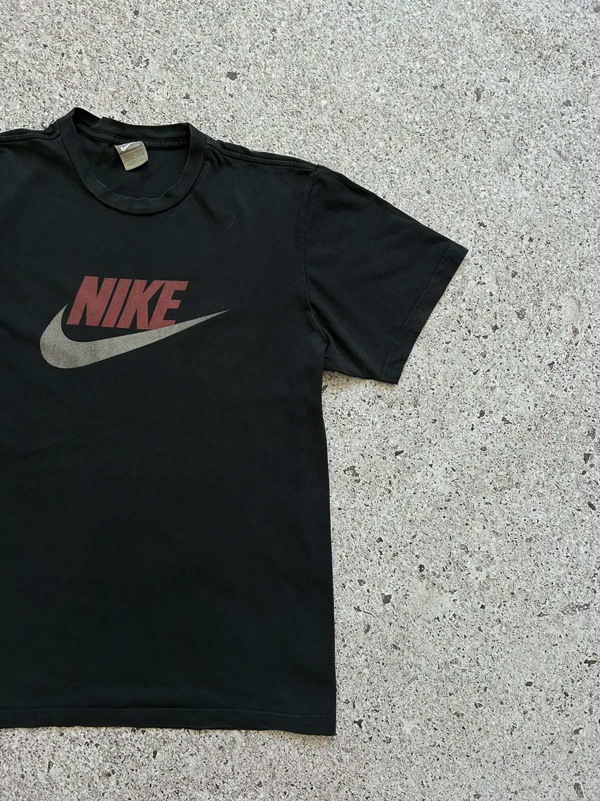 Nike × Vintage Nike Vintage 90s Big Logo Center Retro T-shirt Hype Y2K Size US L / EU 52-54 / 3 - 3 Thumbnail