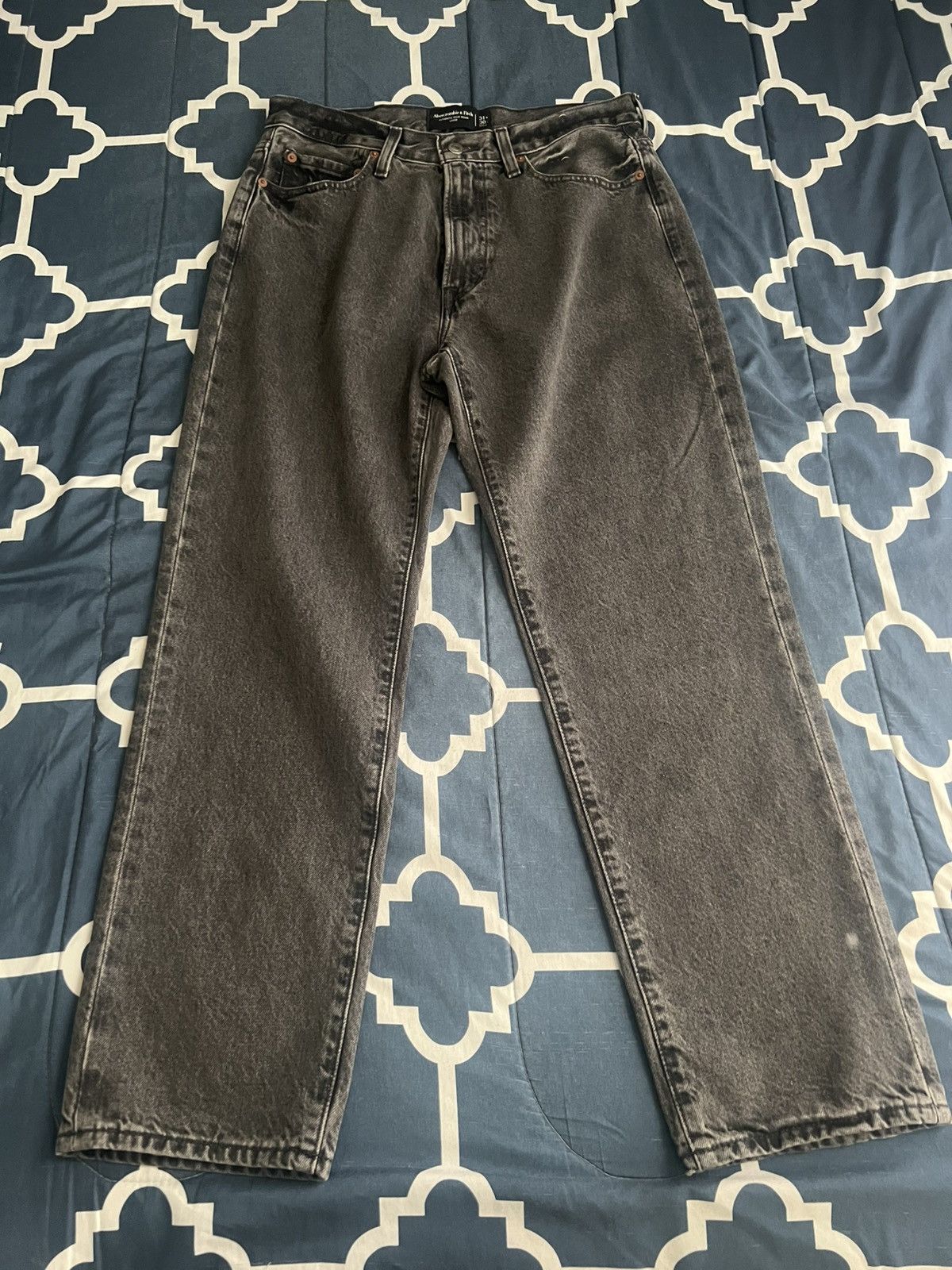 Abercrombie & Fitch Men’s loose jeans 31 x 30 Size US 31 - 1 Thumbnail