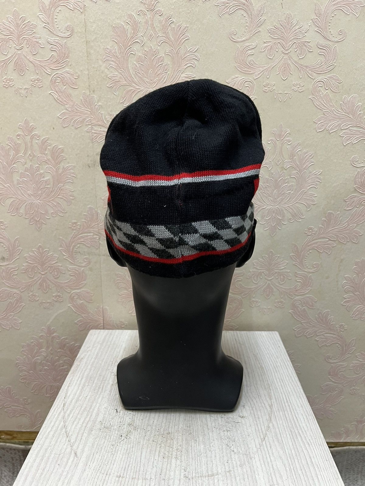 Vintage Vintage DCSHOEUSA spell Out Beanie Hats Size ONE SIZE - 5 Thumbnail