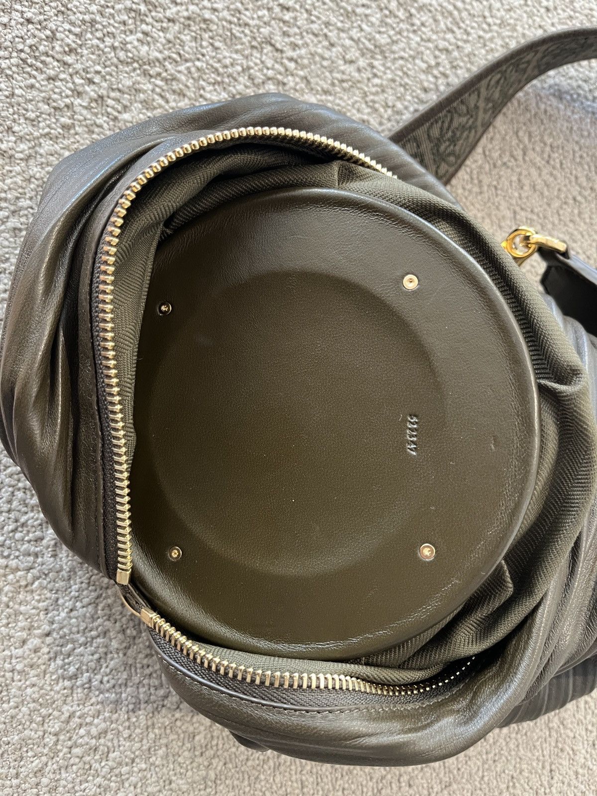 Loewe Loewe XL pleated lambskin “Bracelet” pouch Size ONE SIZE - 6 Thumbnail