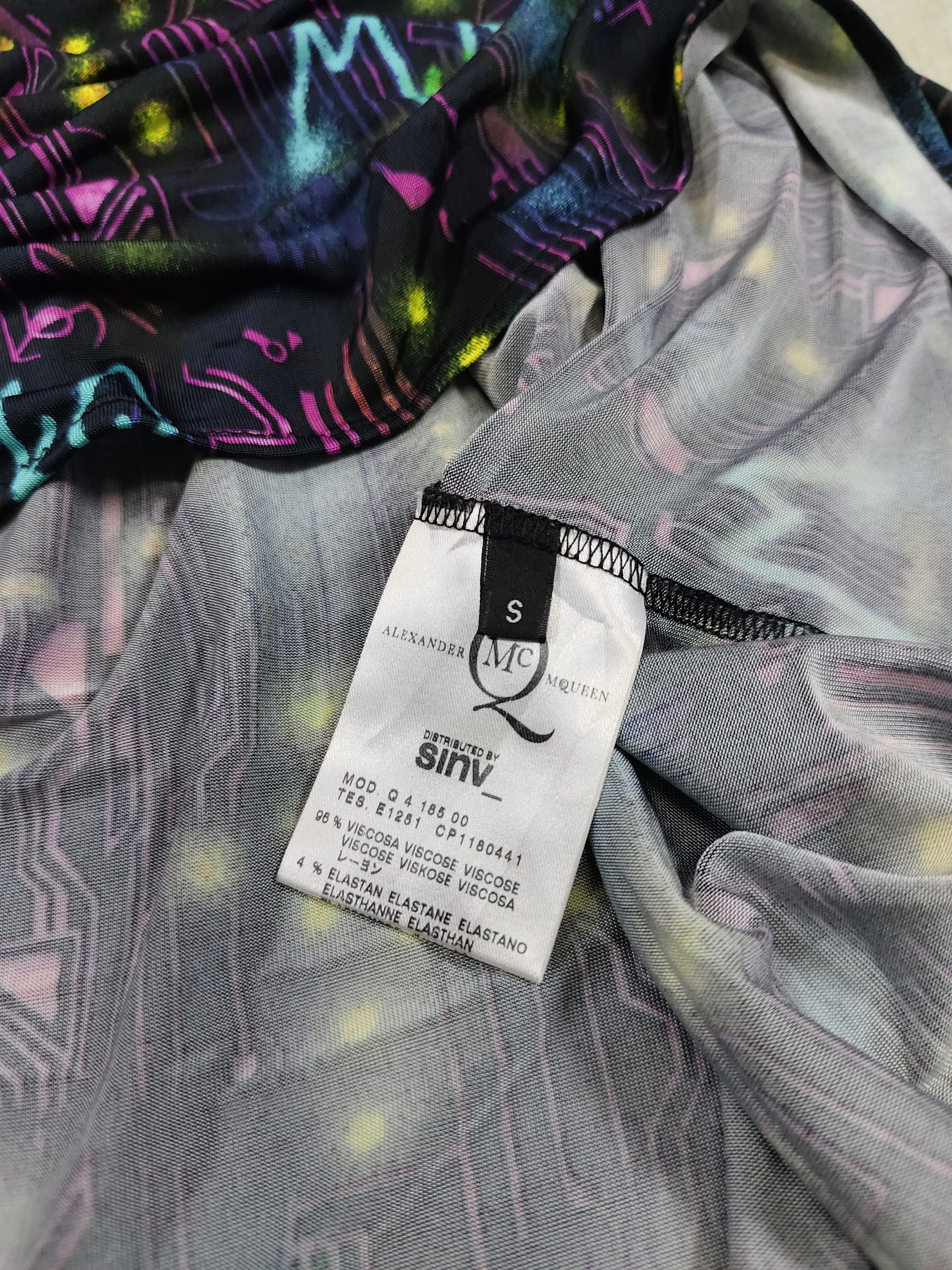 Alexander McQueen Alexander McQueen❤️‍🔥 Futuristic Neon Abstract Graphic Top Size M / US 6-8 / IT 42-44 - 6 Thumbnail
