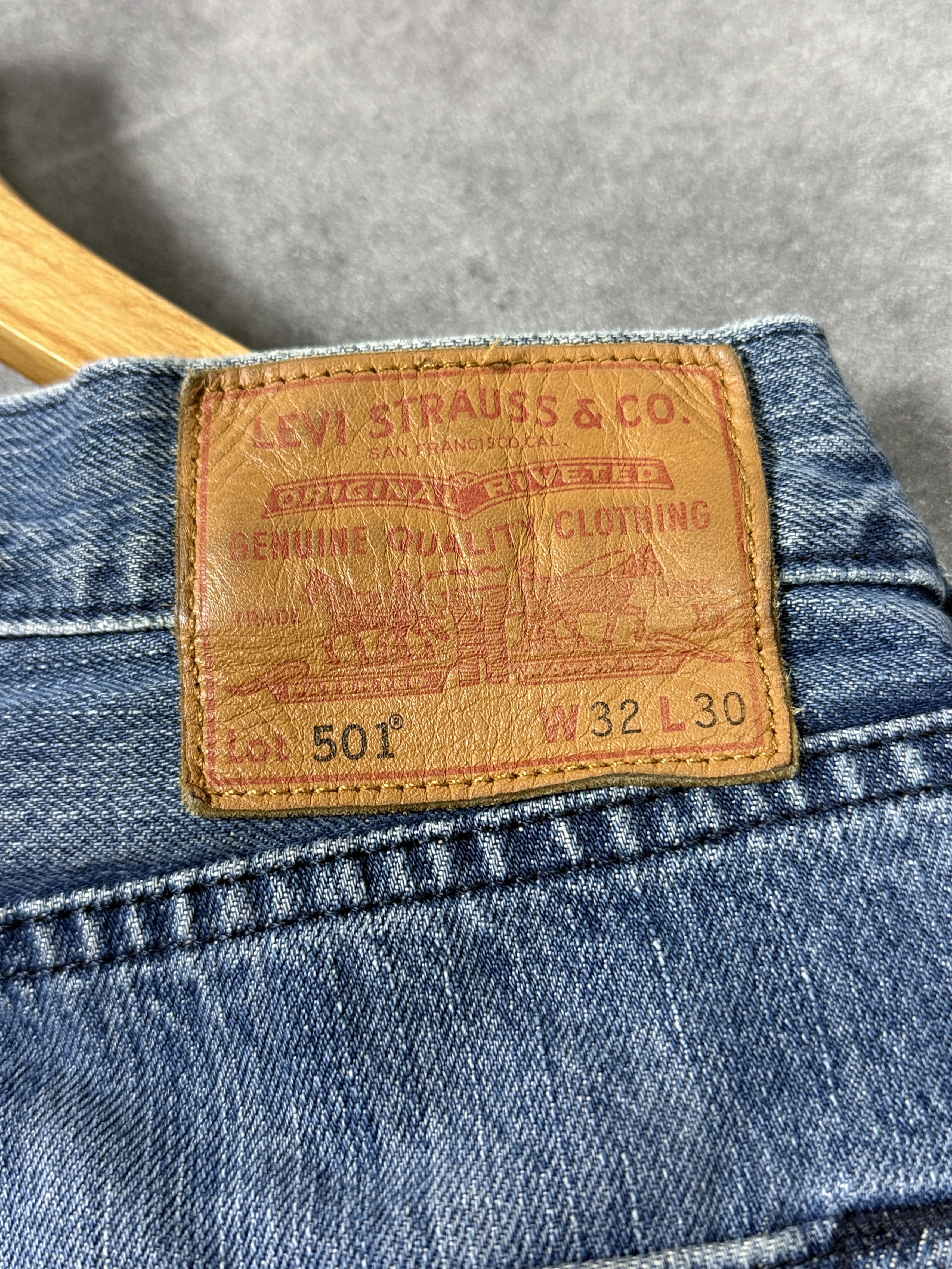 Levi's Levi’s light blue jeans with distressed denim 501 straight Size US 32 / EU 48 - 3 Thumbnail