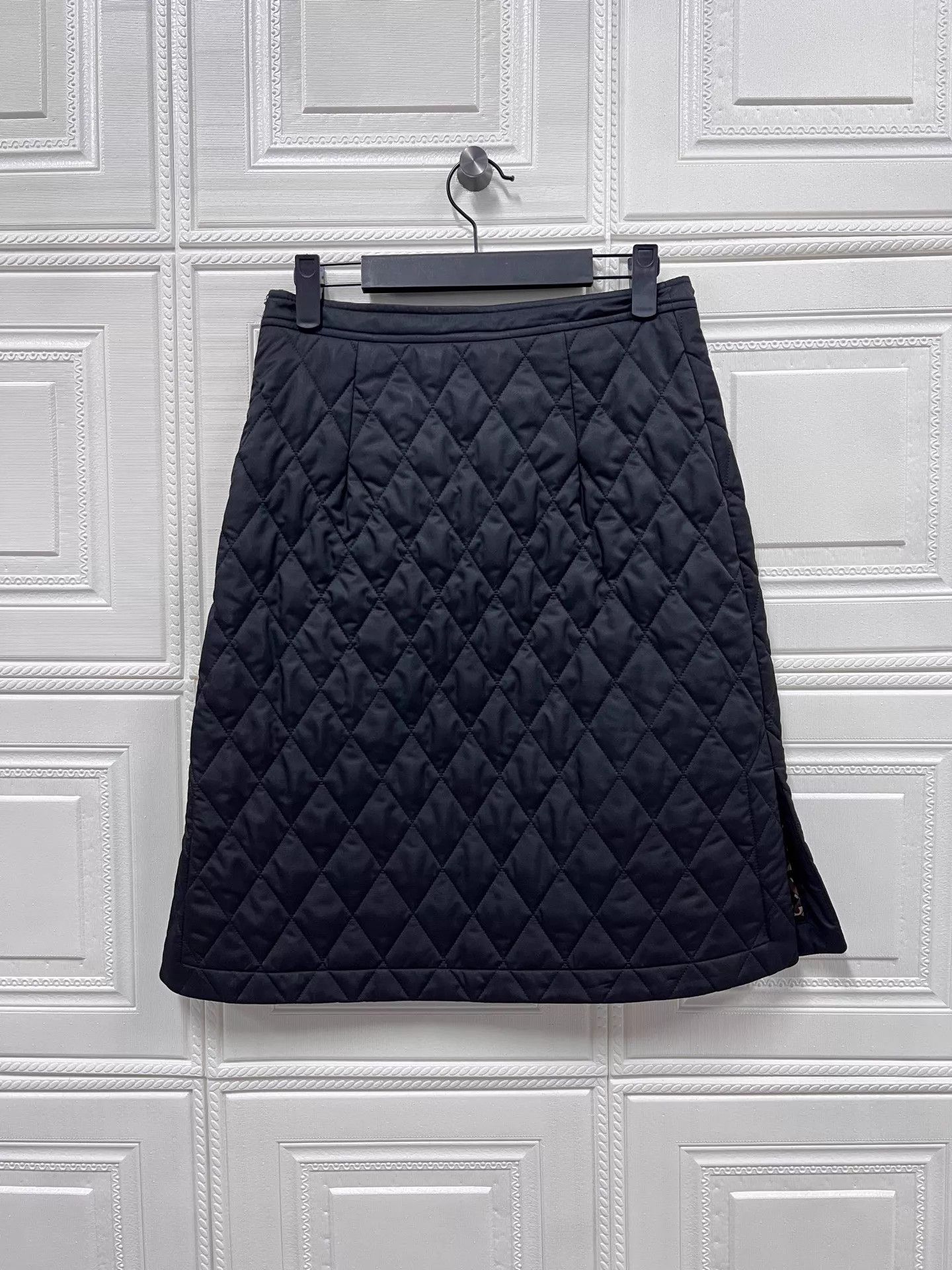 Burberry Burberry Quilted Check A-line Skirt 36 D62702 Size 27" / US 4 / IT 40 - 1 Thumbnail