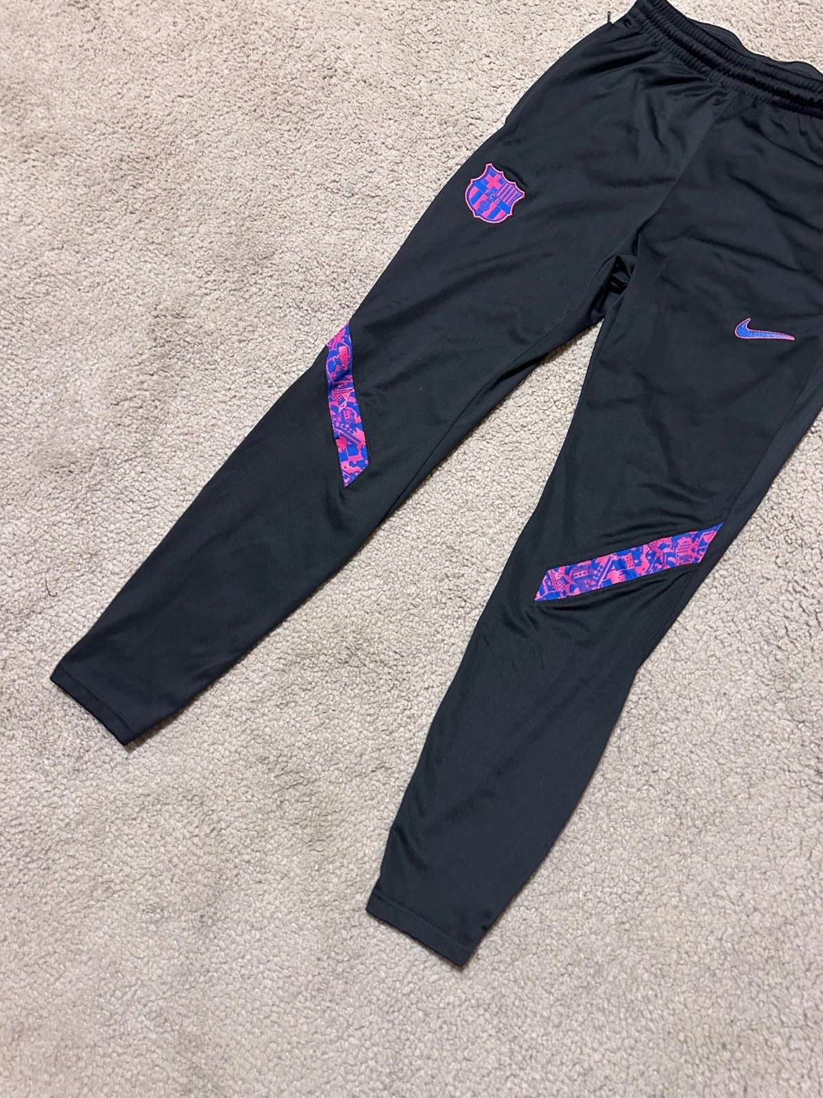 Nike BARCELONA 2021/2022 TRAINING FOOTBALL PANTS JERSEY NIKE SZ S Size US 28 / EU 44 - 2 Thumbnail