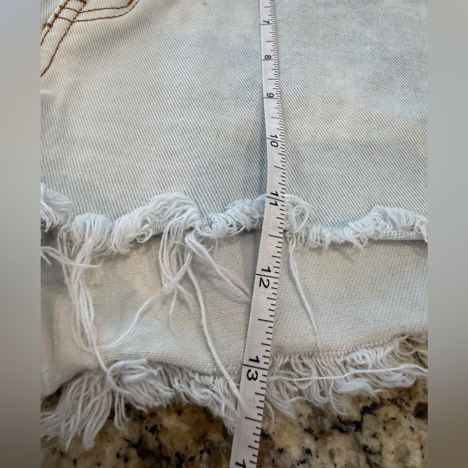 Bill Blass Bill Blass distressed hombre faded cotton jean shorts SZ 10 Size 32" / US 10 / IT 46 - 10 Thumbnail