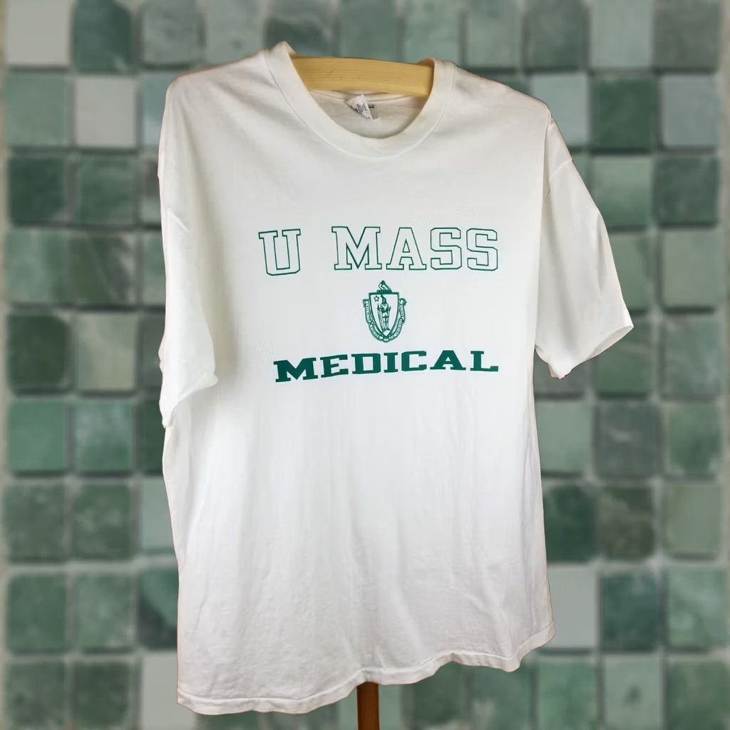 Champion VINTAGE Champion UNIVERSITY MASS MEDICAL T-SHIRT White XL Single Stitch 90's Men Size US XL / EU 56 / 4 - 1 Thumbnail