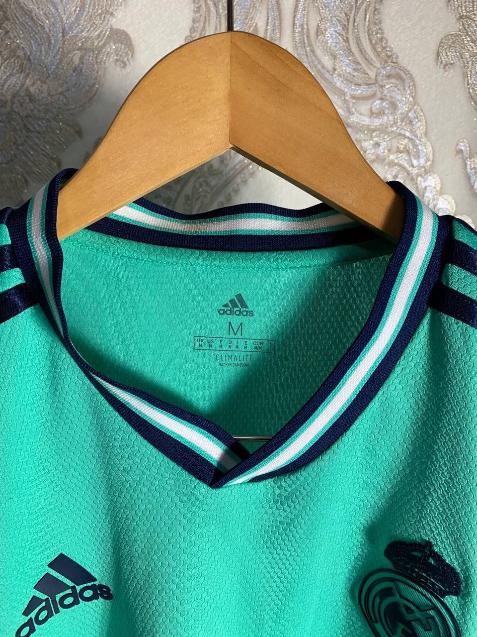 Adidas VINTAGE ADIDAS FC REAL MADRID SPAIN SOCCER JERSEY RETRO Y2K Size US M / EU 48-50 / 2 - 5 Thumbnail