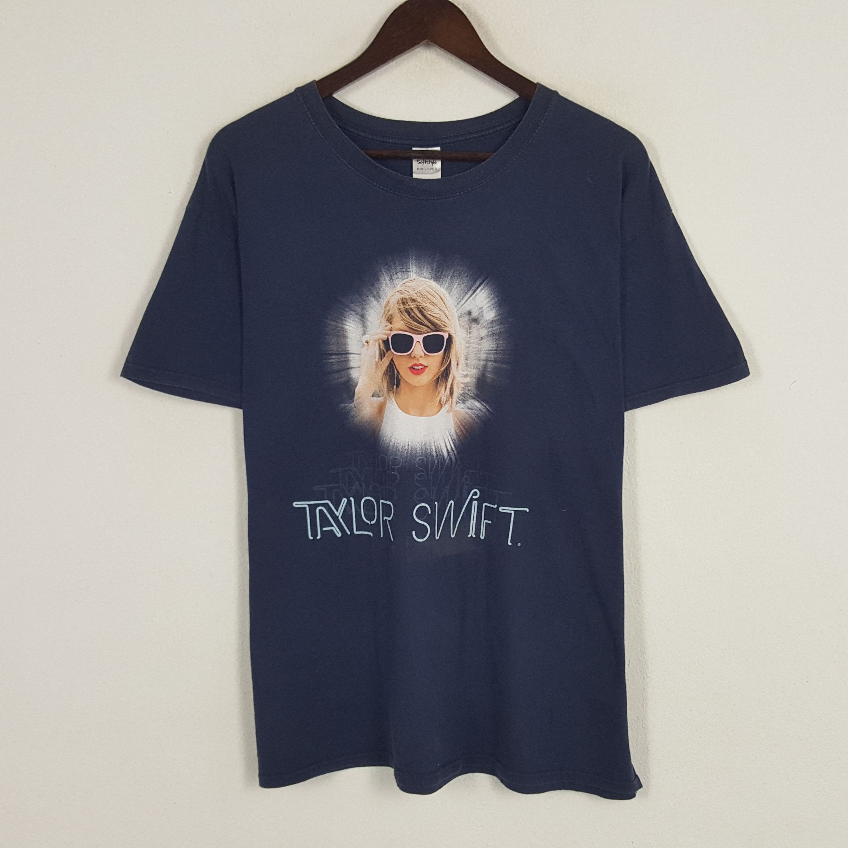 Band Tees × Vintage Vintage Taylor Swift American Singer Tour Tshirt Size US XL / EU 56 / 4 - 1 Thumbnail