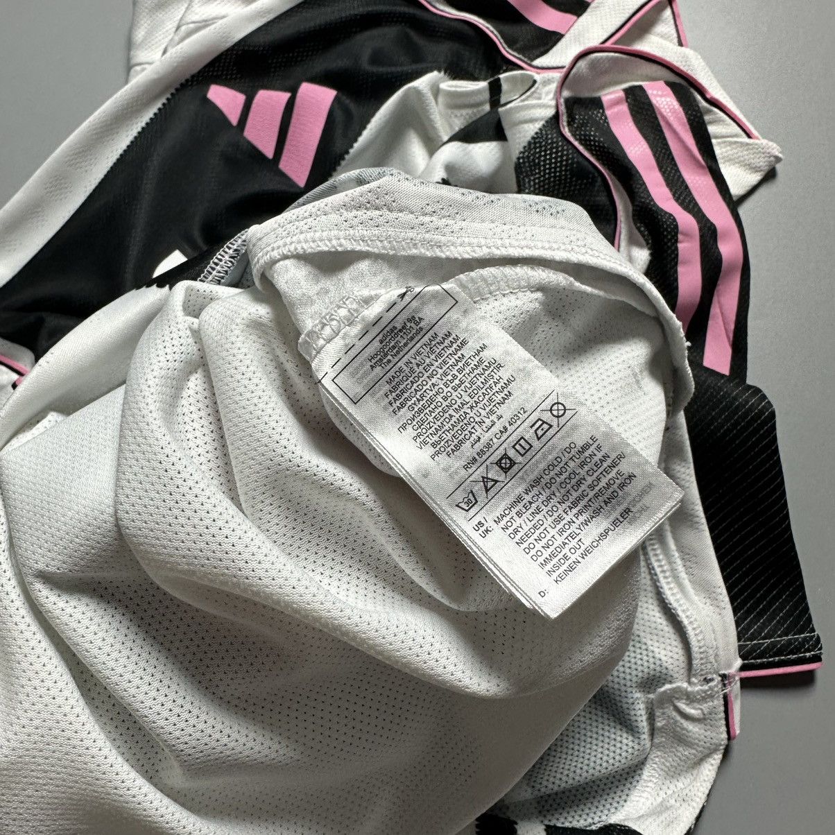 Adidas JUVENTUS ADIDAS 2025/2026 FOOTBALL HOME JERSEY #10 YILDIZ Size US S / EU 44-46 / 1 - 13 Thumbnail