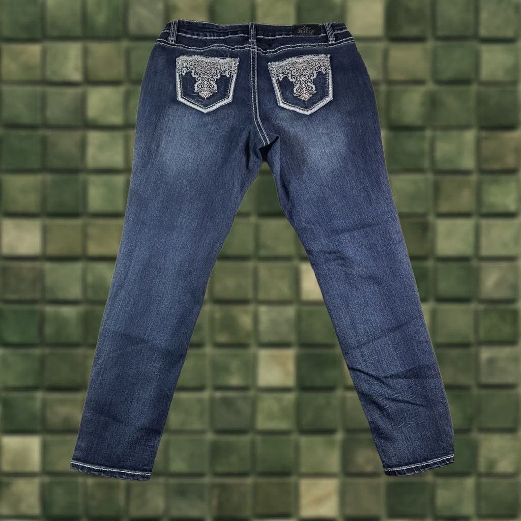 Vintage Love Indigo Premium Jeans Women's Jeans Cropped Dark Wash Embroidered Size 16W Mid Rise 5-Pocket Blue Denim Size 38" / US 16 / IT 52 - 1 Thumbnail