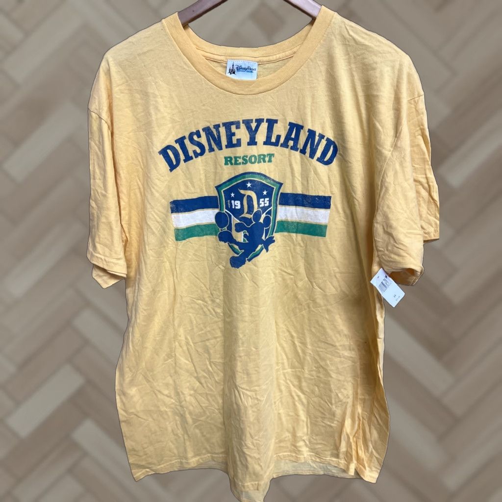 Disney VINTAGE Disneyland Resorts Shirt Mens 2XL Yellow NWT Disney T-Shirt Short Sleeve Retro Moviess TVs Size US XXL / EU 58 / 5 - 1 Thumbnail