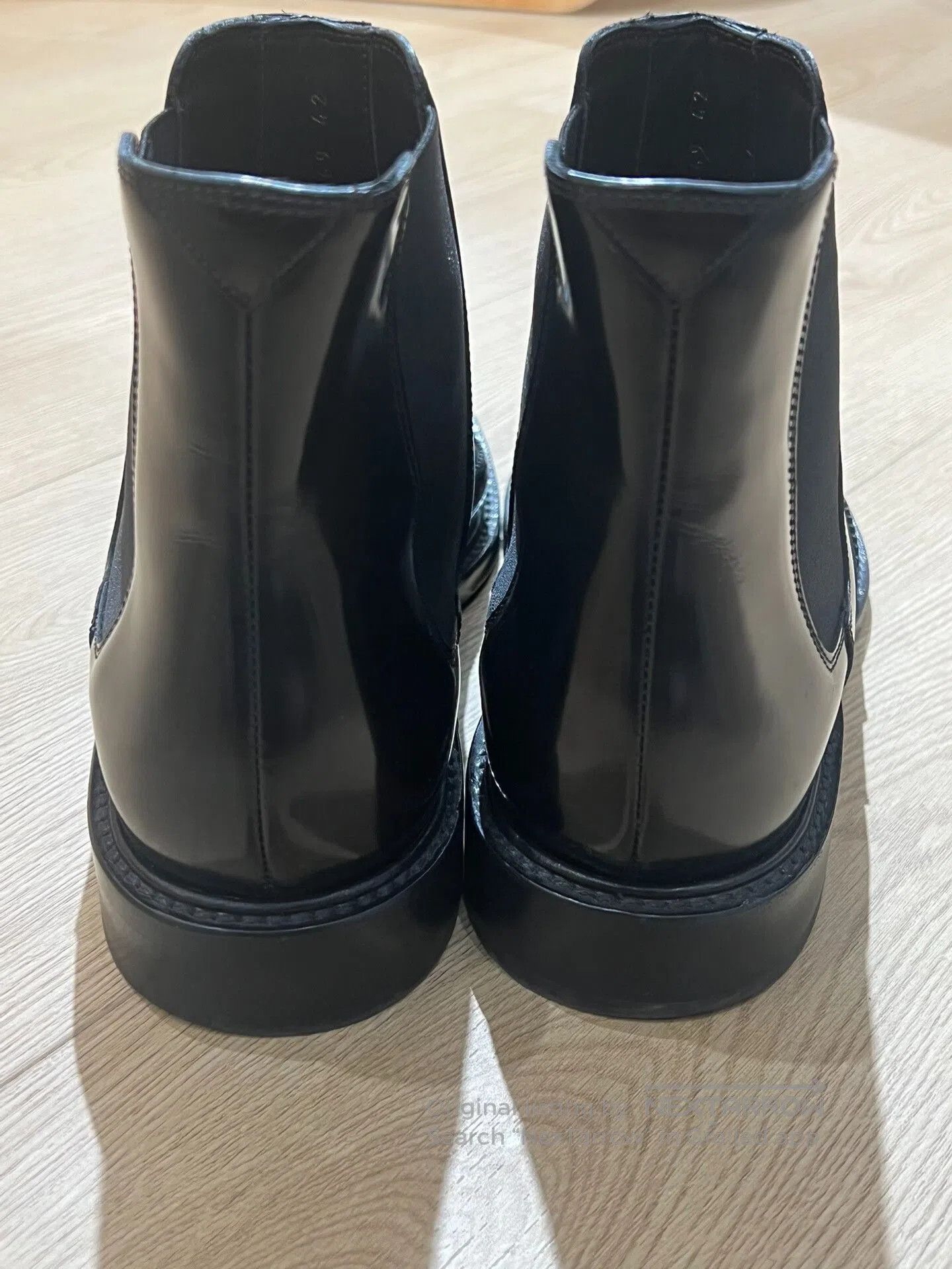 Saint Laurent Paris Saint Laurent Carved Chelsea Boots. Size US 9 / EU 42 - 5 Thumbnail