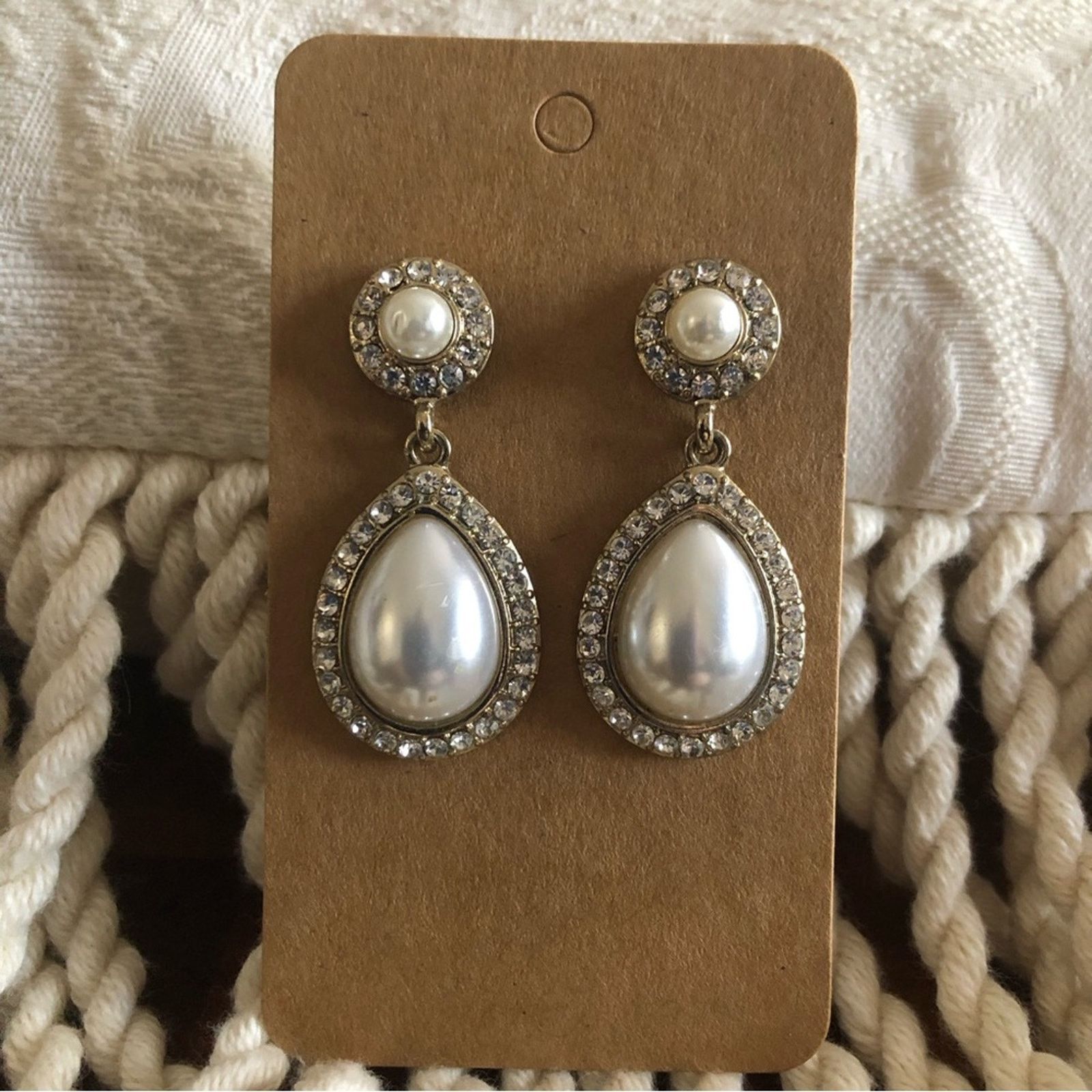 Vintage Vintage white teardrop halo dangle pierced earrings Size ONE SIZE - 1 Thumbnail