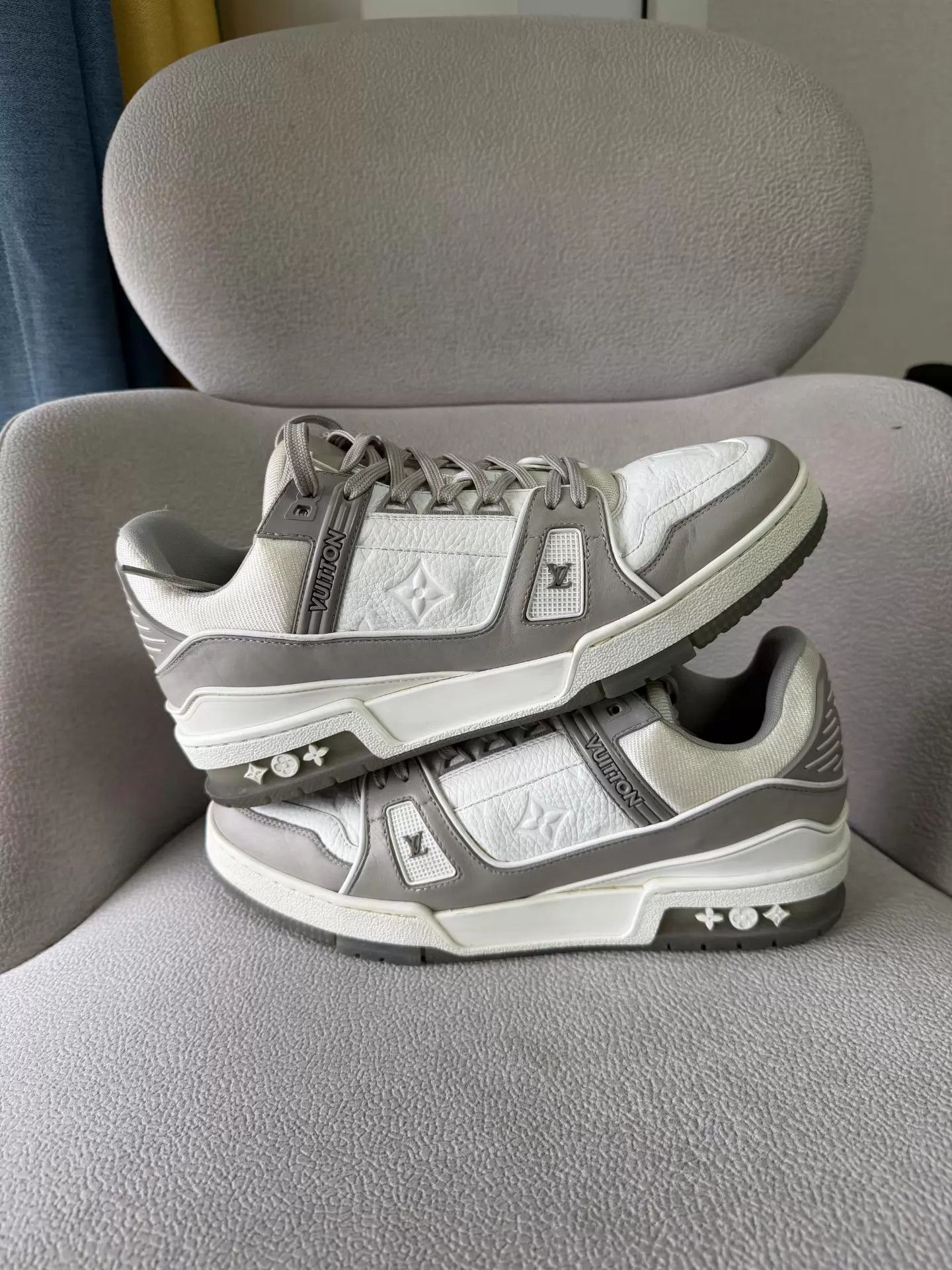 Louis Vuitton Louis Vuitton Trainer White/gray UK6/40 98 New Size US 7 / EU 40 - 5 Thumbnail