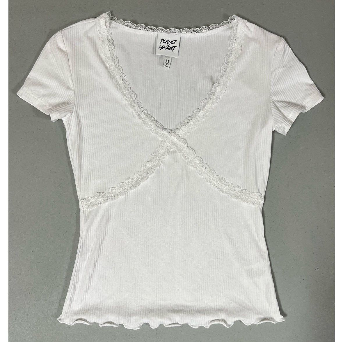 Free Planet White Solid Y2K Lace V-Neck Top T-Shirt Tee Blouse Size XS 🤍 Size XS / US 0-2 / IT 36-38 - 1 Thumbnail