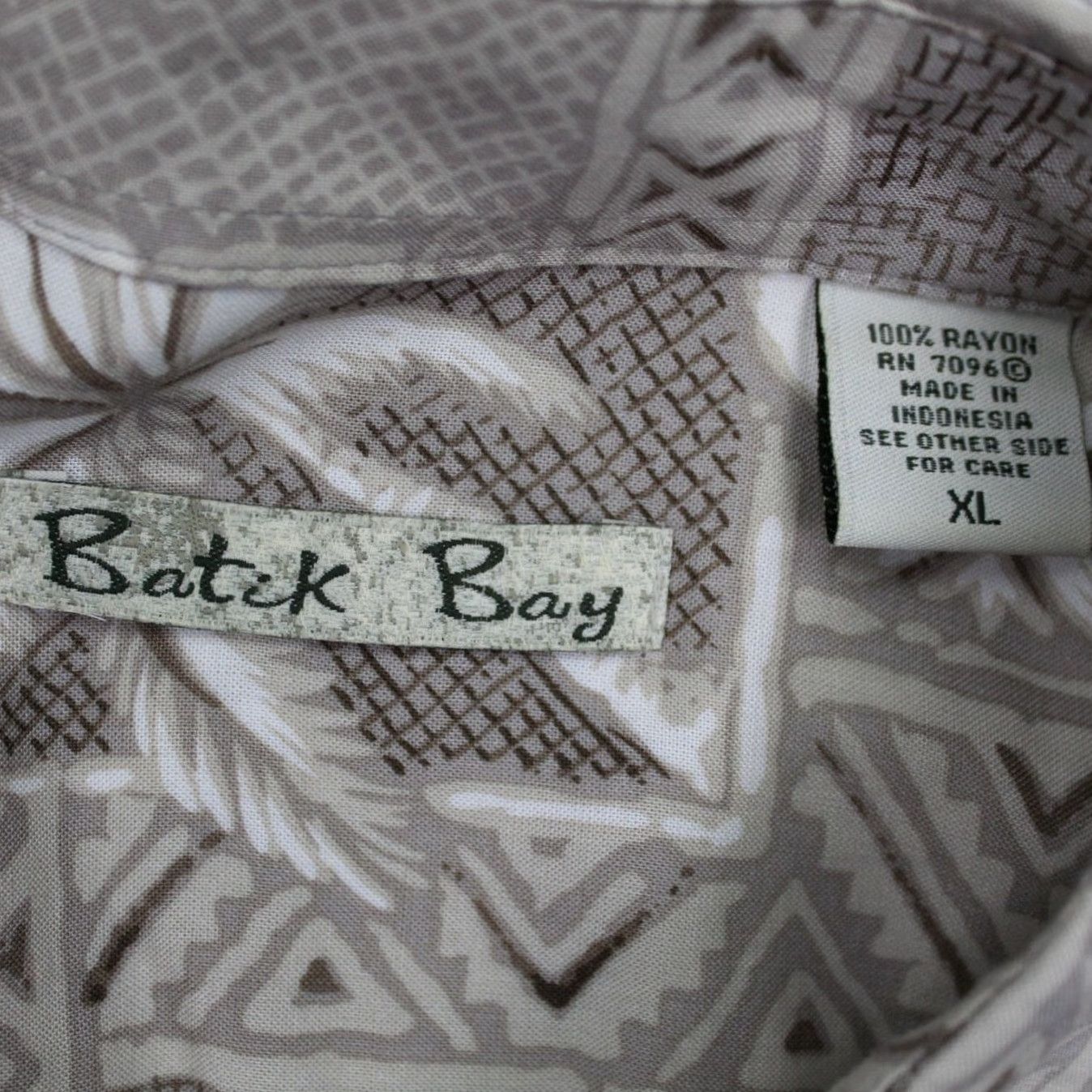 Vintage Batik Bay Mens XL Batik Bay Hawaiian Shirt Tan Floral Geometric 100% Rayon S/S Button Up Size US XL / EU 56 / 4 - 7 Thumbnail
