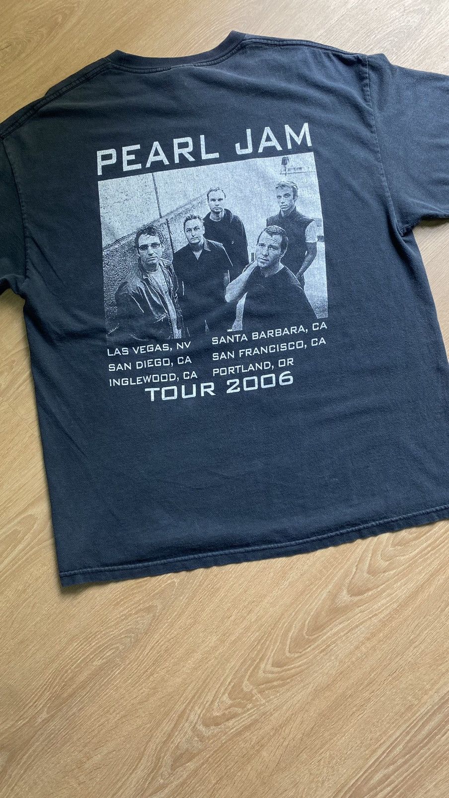 Band Tees × Vintage RARE! Vintage 2006 Pearl Jam Tour Eddie Band Tees Size US XL / EU 56 / 4 - 3 Thumbnail