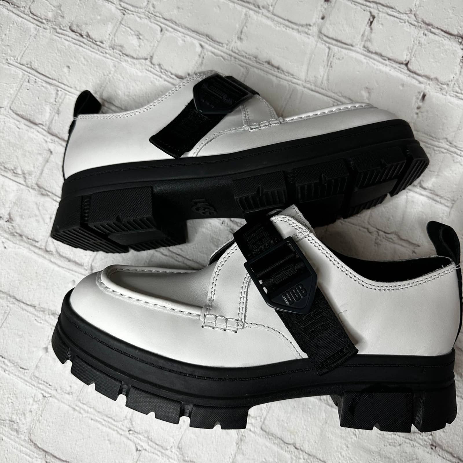 Ugg Ashton Shoe UGG Size US 8.5 / IT 38.5 - 8 Thumbnail