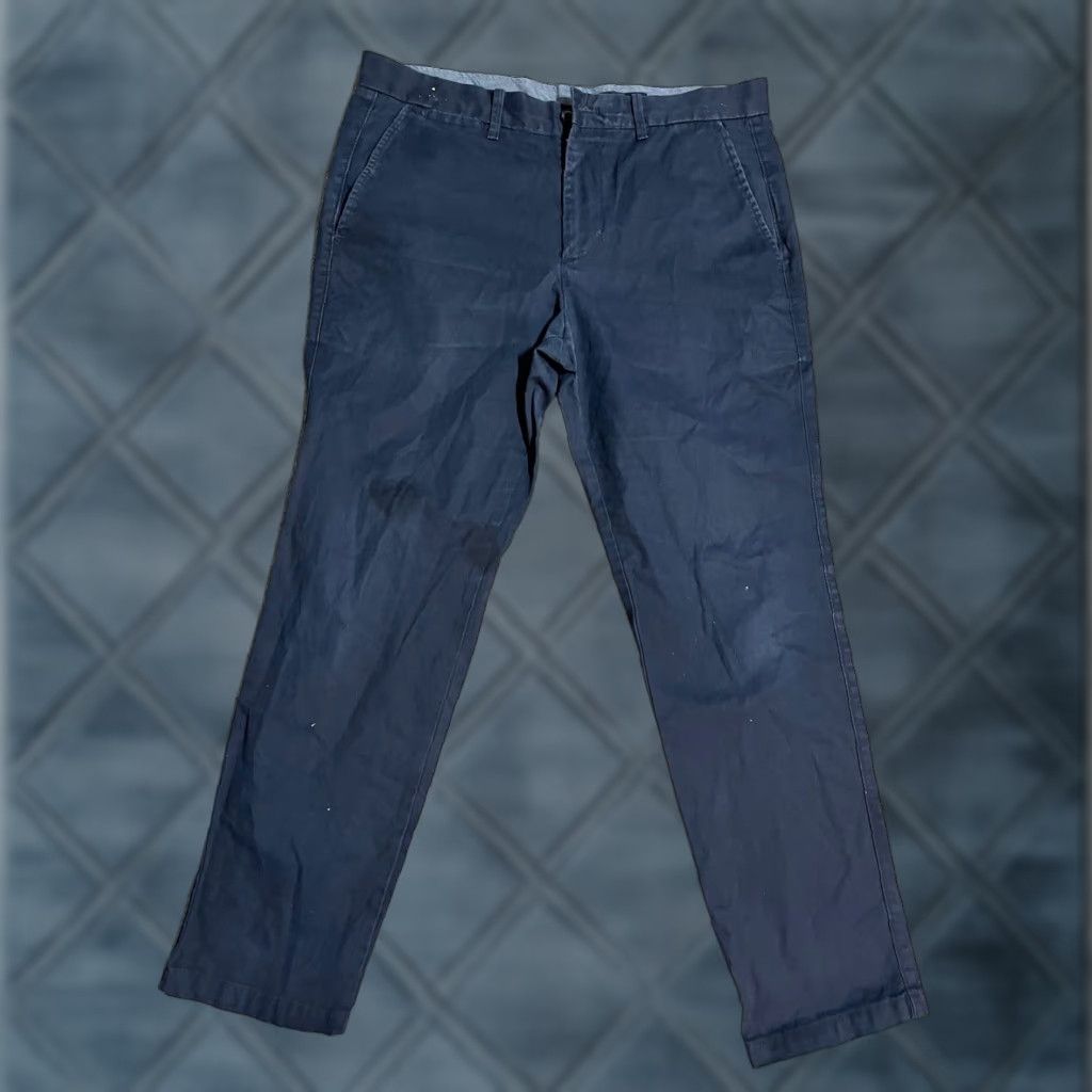 Gap Gap Slim Chino Pants Men 33x30 Navy Blue Solid Khakis Casual Flat Front Zipper Slimming Cotton 30 In Inseam Regular Style Pants VINTAGE No Size US 33 - 1 Thumbnail